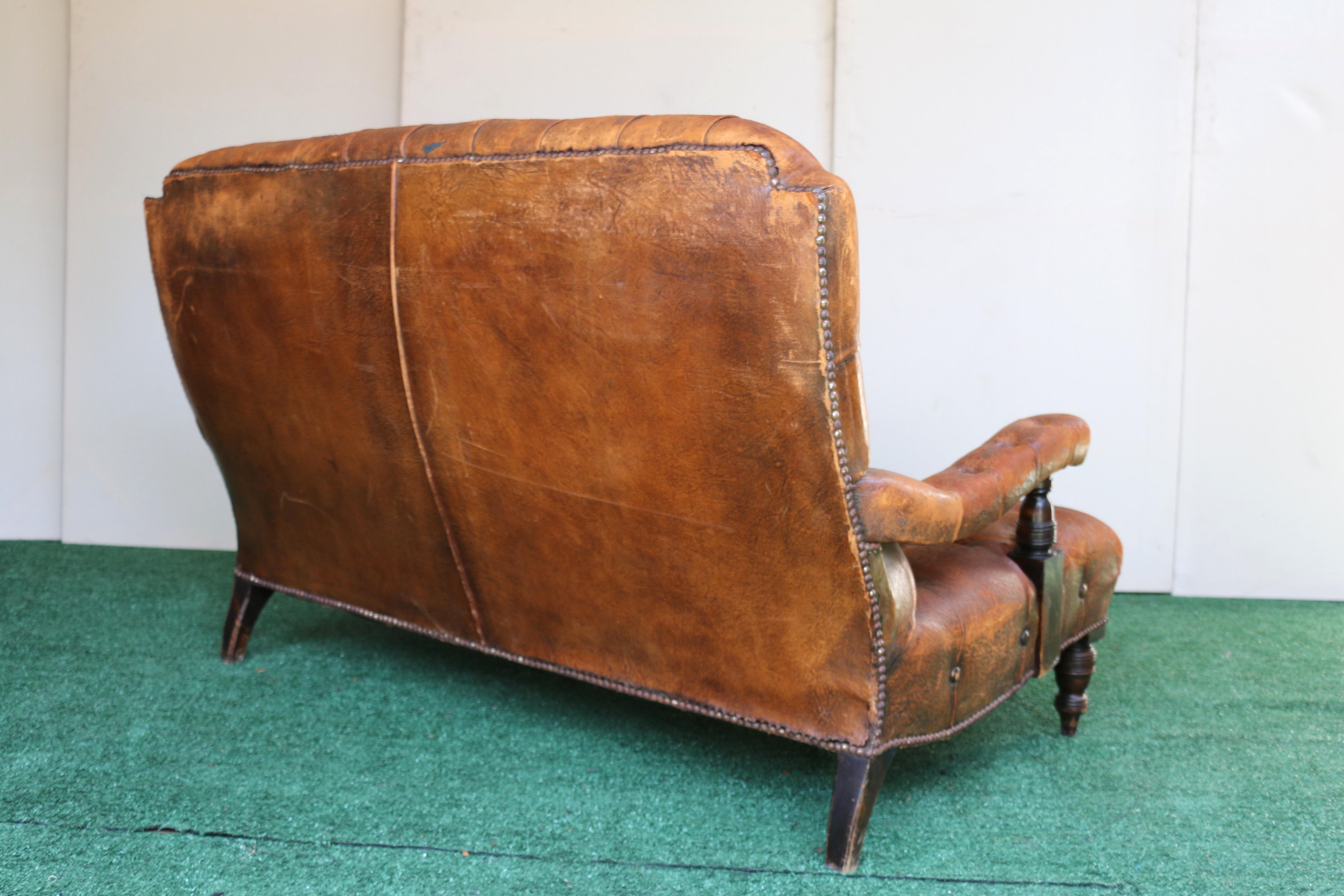 Causeuse anglaise du début du 19e siècle en cuir Brown touffeté en vente 2