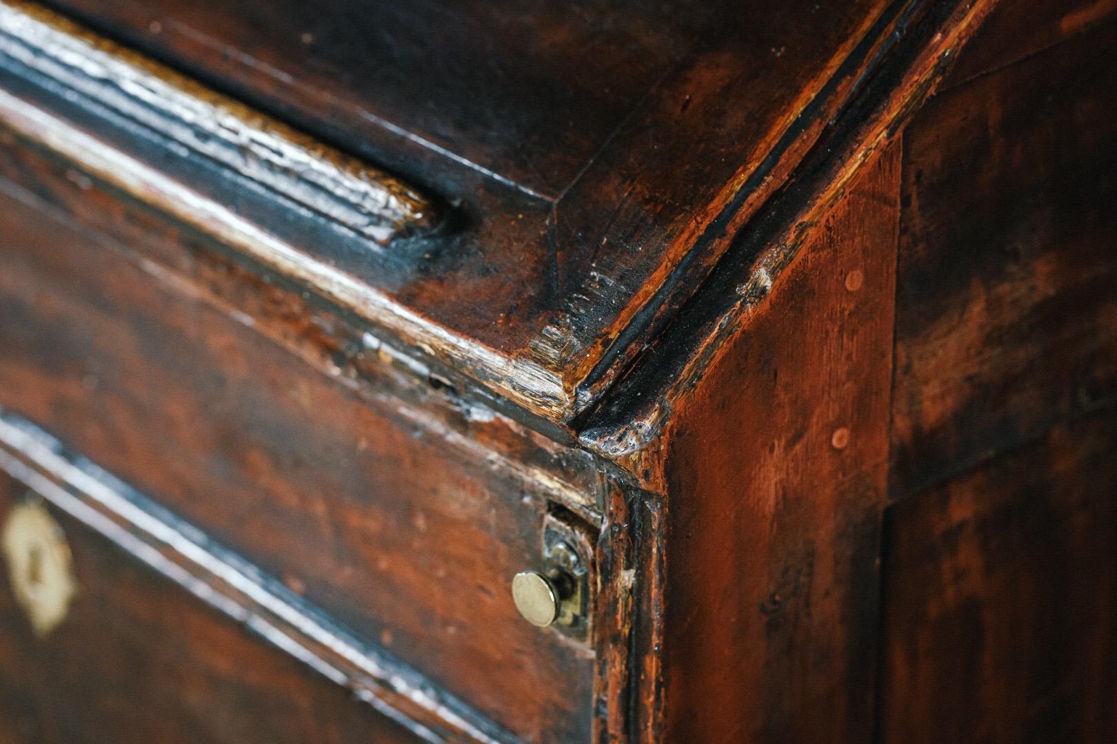 Early 19th Century English Vernacular Pine Bureau In Fair Condition In Pease pottage, West Sussex