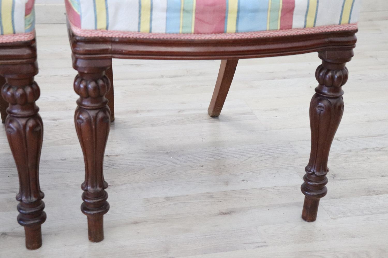 Walnut Early 19th Century English Victorian Carved Mahogany Set of Four Antique Chairs For Sale