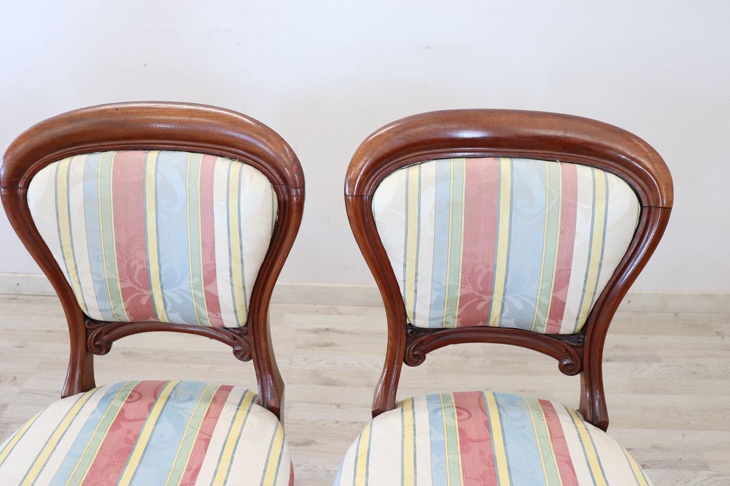 Early 19th Century English Victorian Carved Mahogany Set of Four Antique Chairs For Sale 2