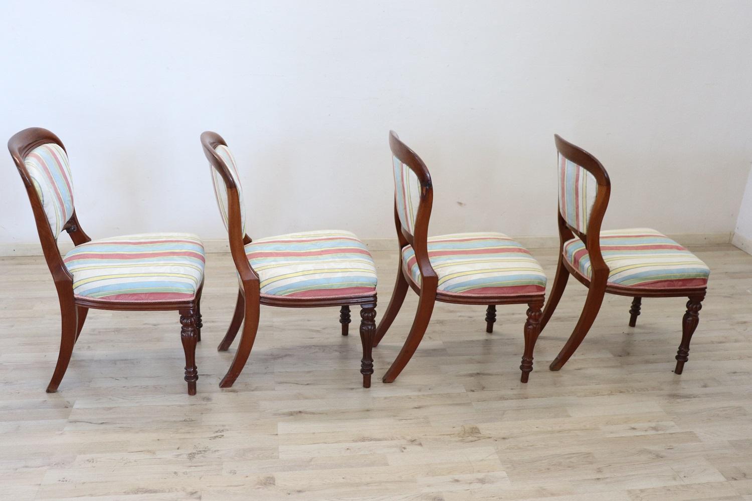 Early 19th Century English Victorian Carved Mahogany Set of Four Antique Chairs For Sale 4