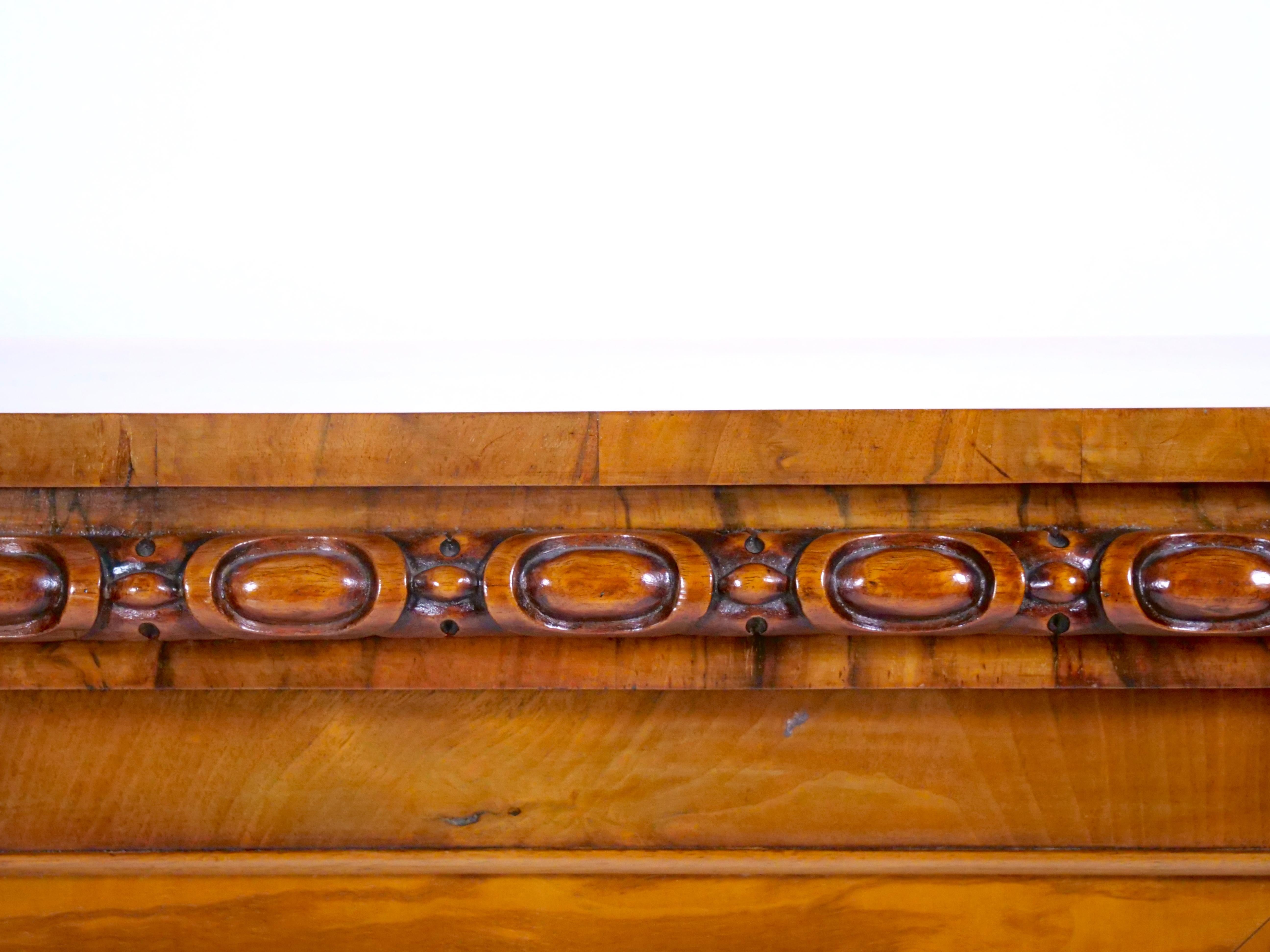 Early 19th Century English Victorian Style Walnut Marquetry Credenza / Sideboard For Sale 6