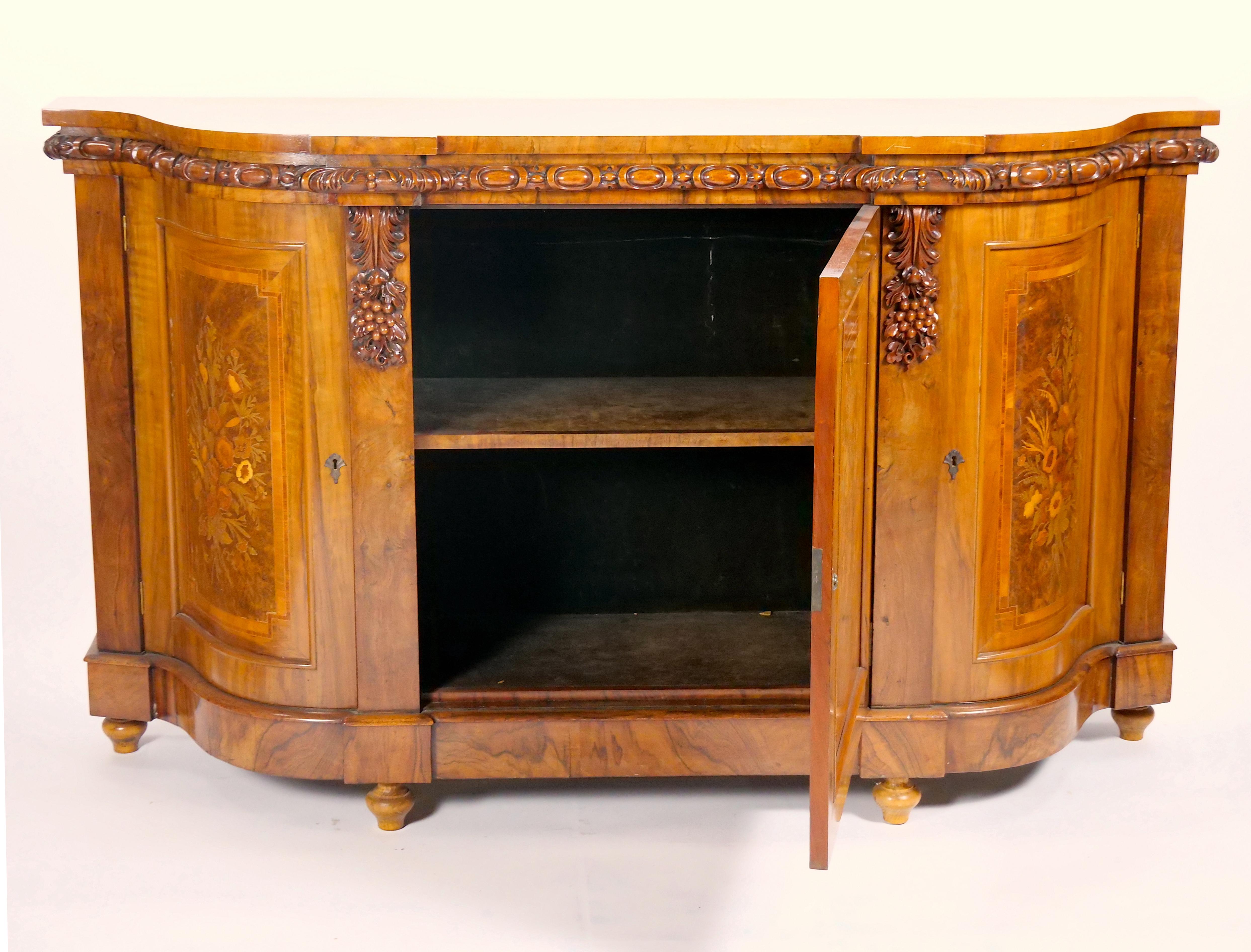 Early 19th Century English Victorian Style Walnut Marquetry Credenza / Sideboard For Sale 2