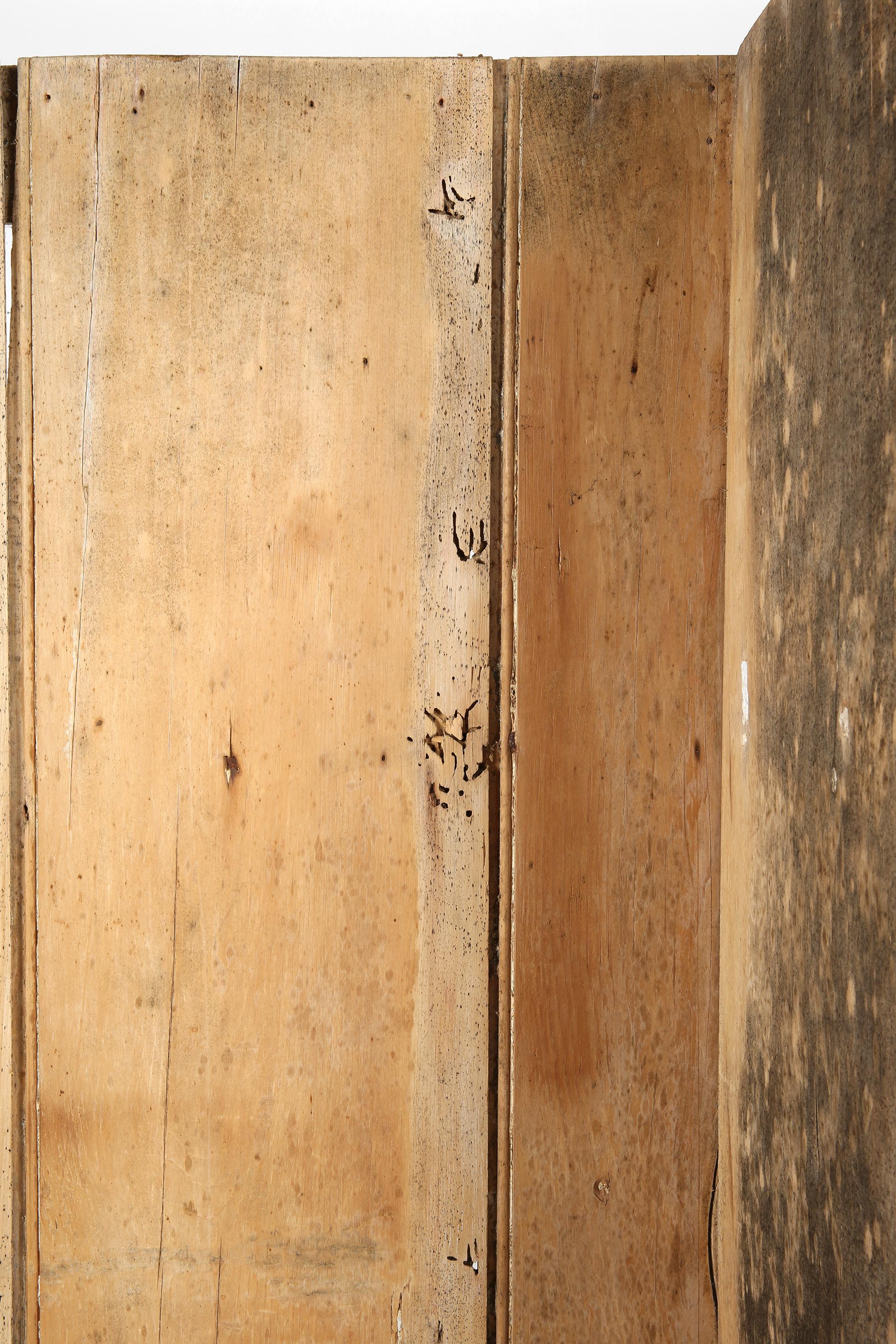 Early 19th Century English Wabi Sabi Sun-Bleached Pine Settle Bench For Sale 12