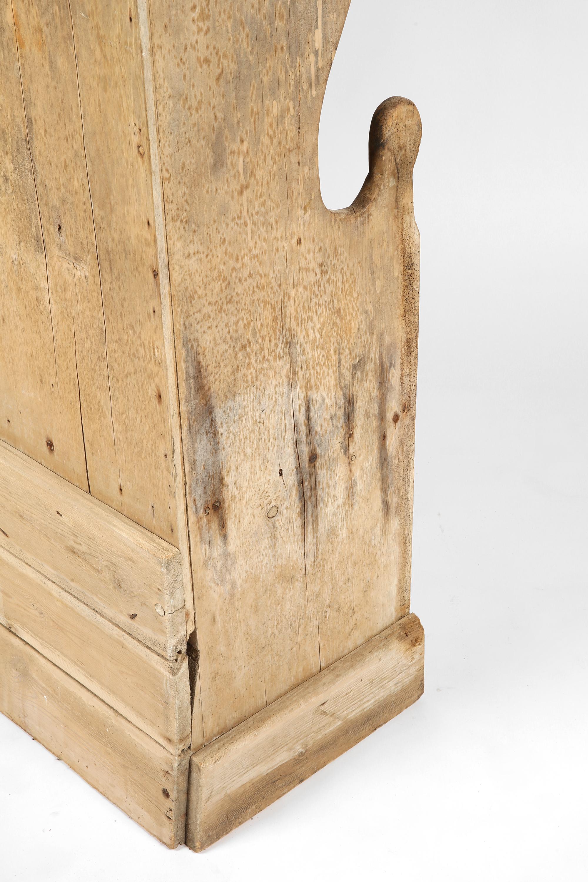 Early 19th Century English Wabi Sabi Sun-Bleached Pine Settle Bench For Sale 2