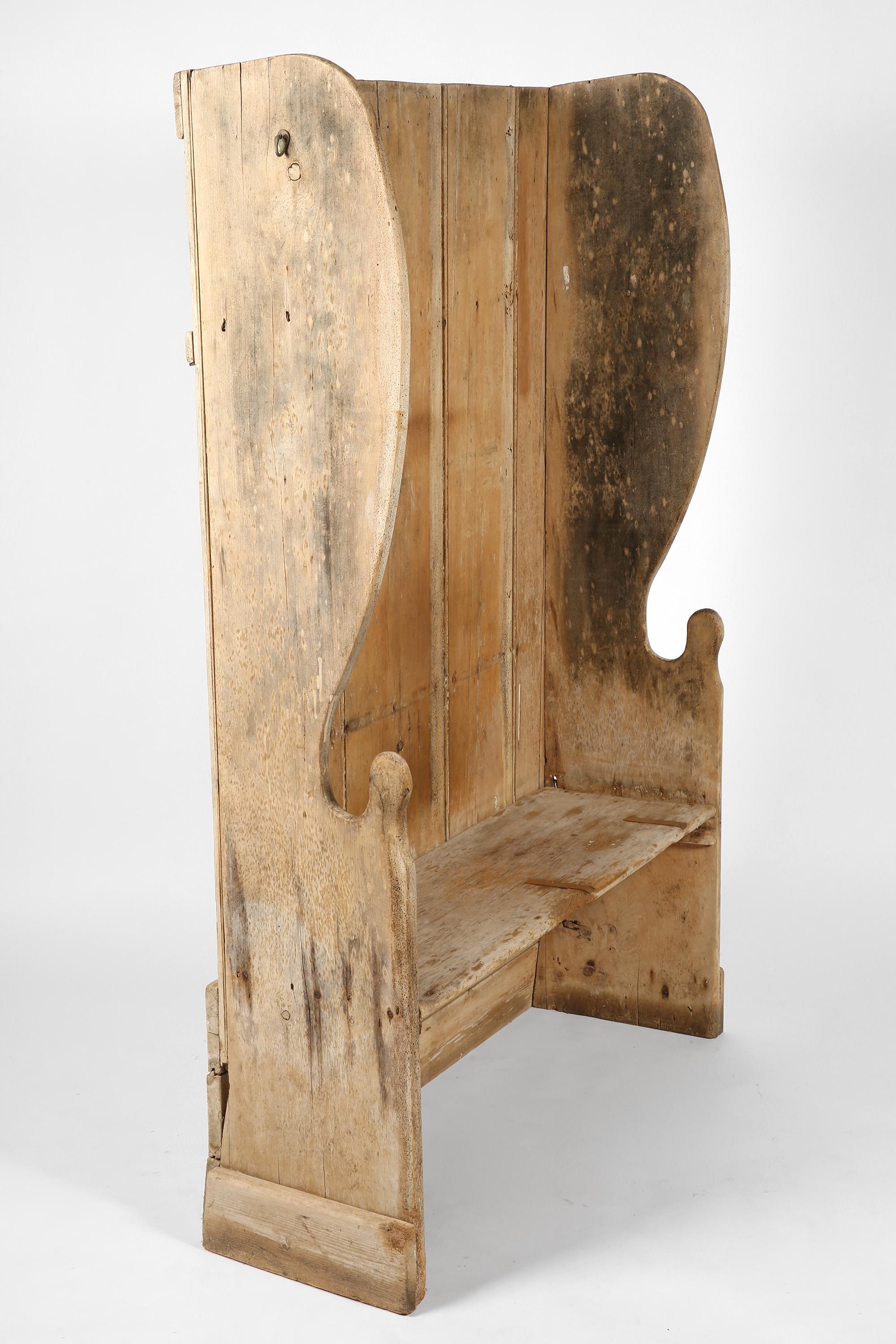 Early 19th Century English Wabi Sabi Sun-Bleached Pine Settle Bench For Sale 4