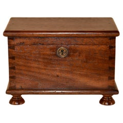 Boîte anglaise en noyer du début du 19e siècle
