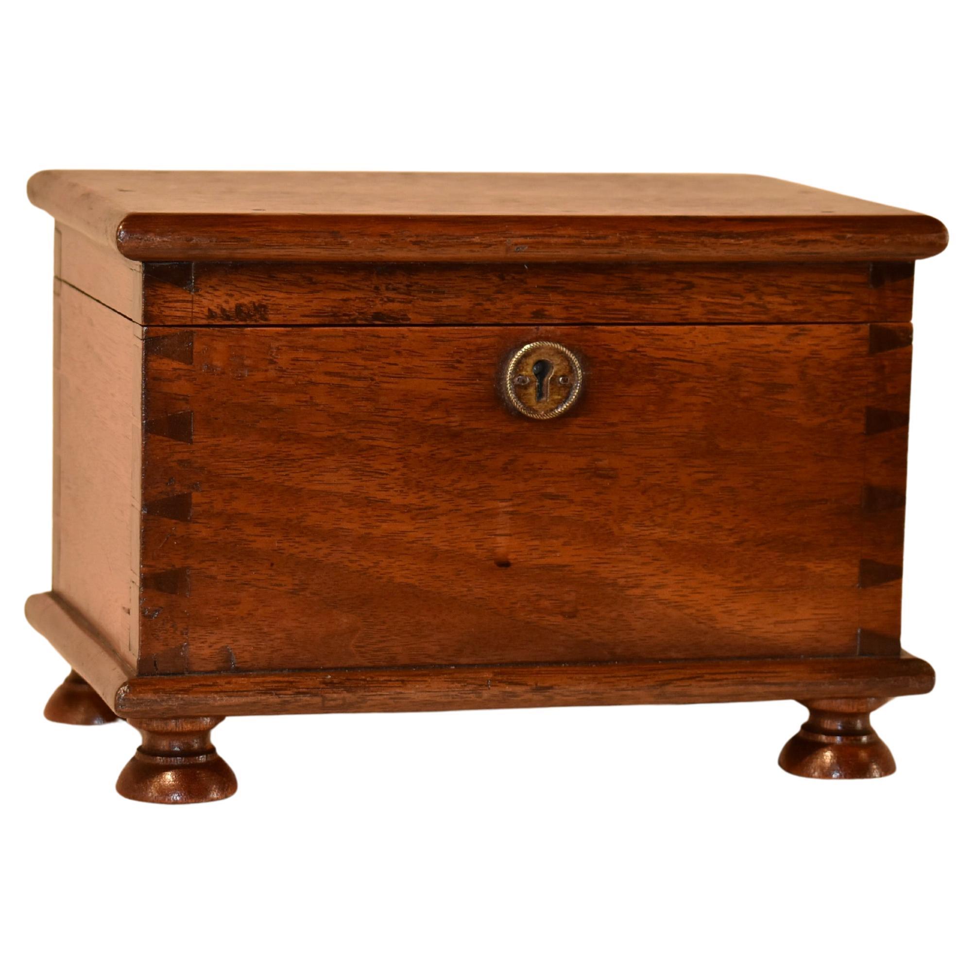 Early 19th Century English Walnut Box For Sale