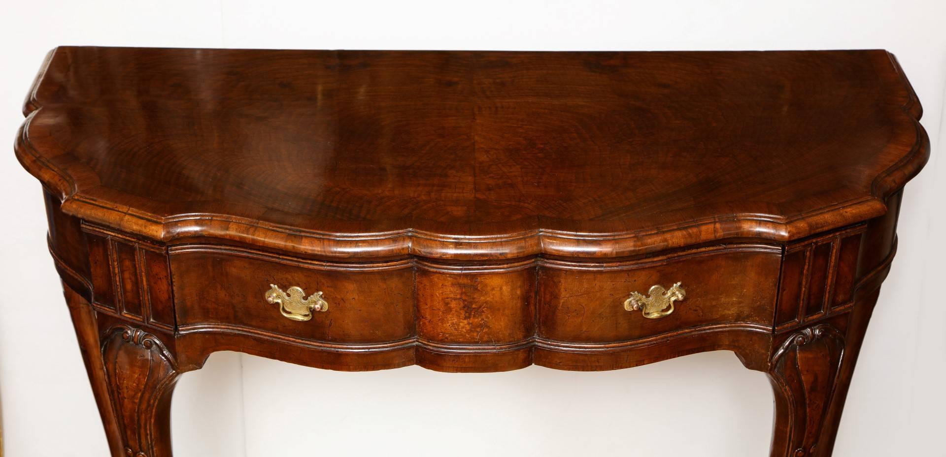 Early 19th Century English Walnut Demilune Console Tables In Good Condition In New York, NY