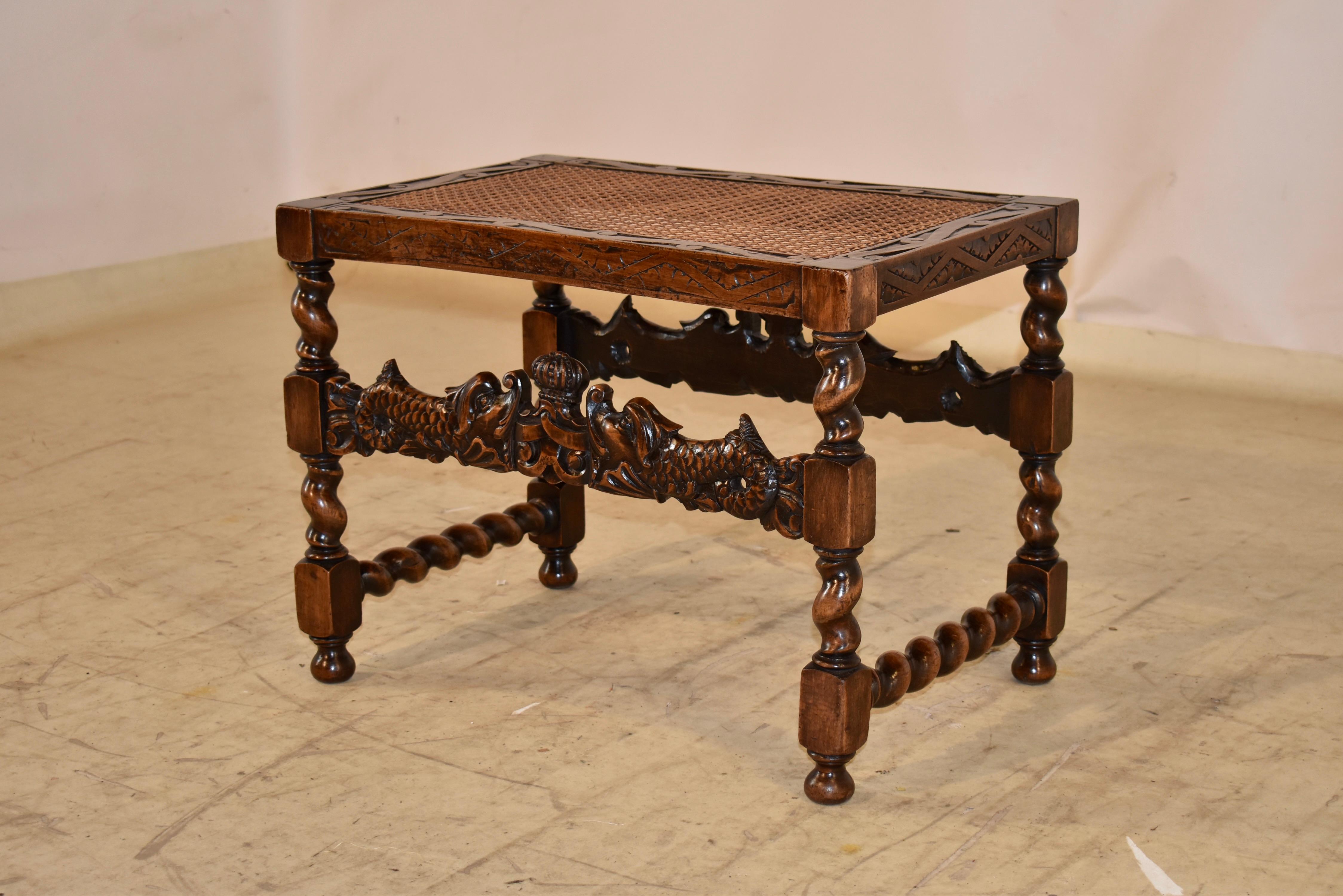 Sculpté à la main Tabouret en noyer anglais du début du 19e siècle en vente