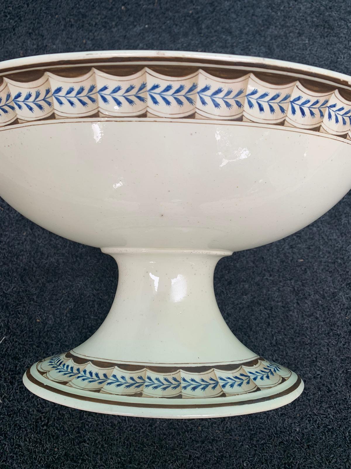 Early 19th Century English Wedgwood Creamware Compote Bowl Lag & Feather Pattern In Good Condition In Atlanta, GA