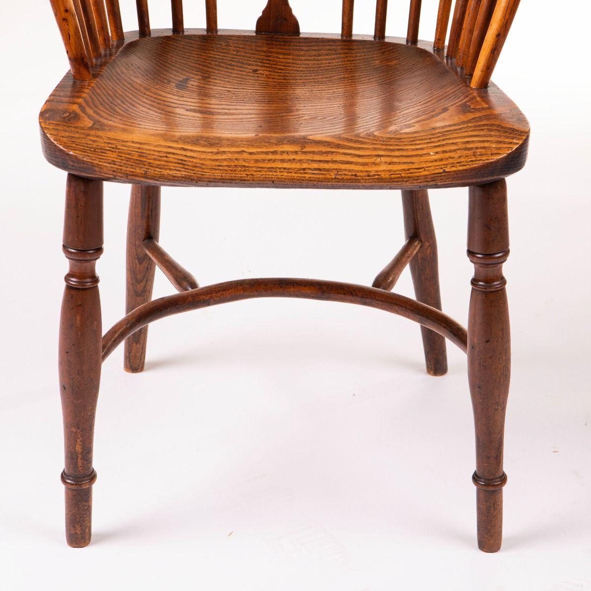 Englischer Windsor-Sessel aus Eibe und Ulme mit geformten Armlehnen aus dem frühen 19. im Angebot 6