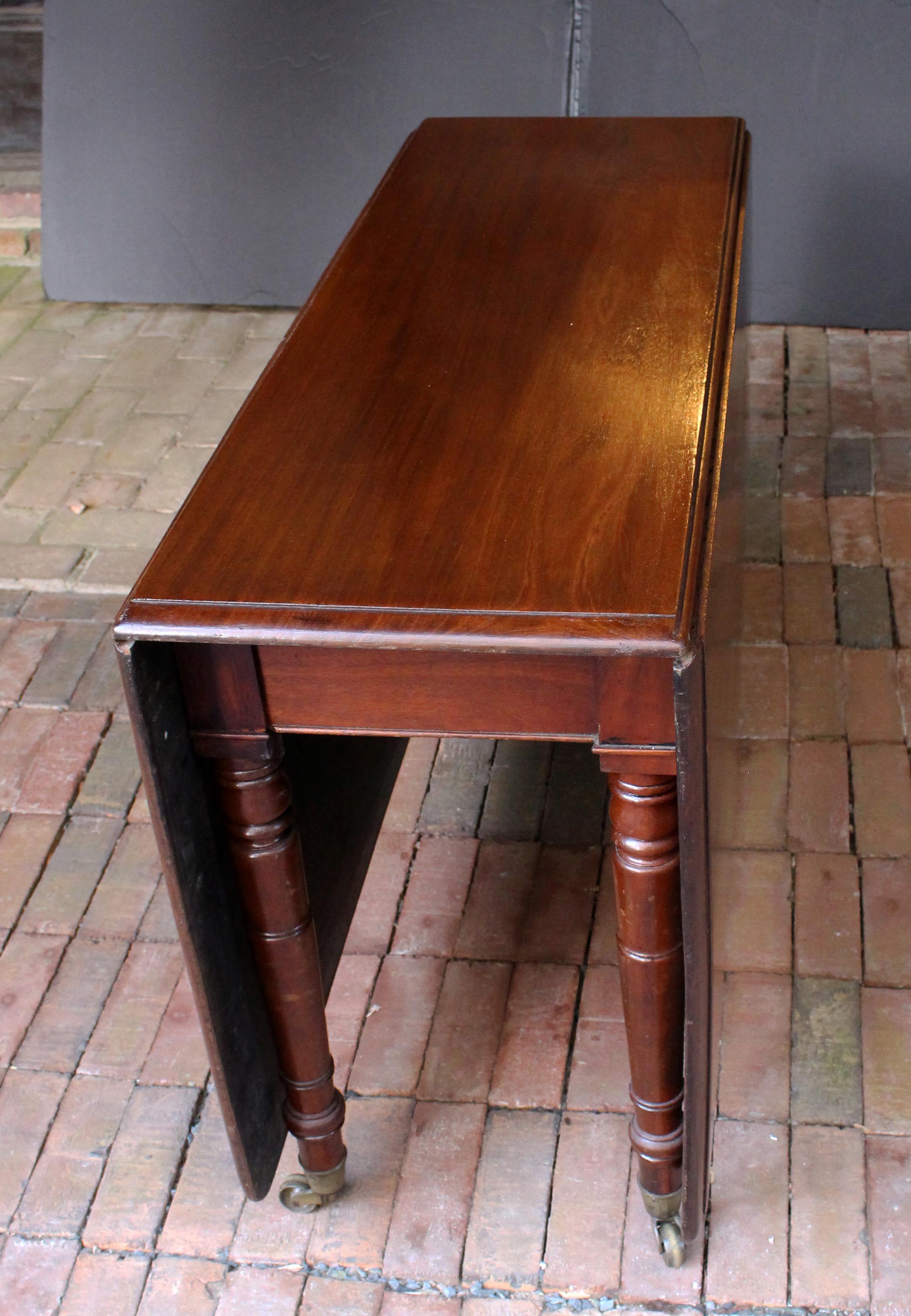 Georgian Early 19th Century English Drop-Side Dining Table For Sale
