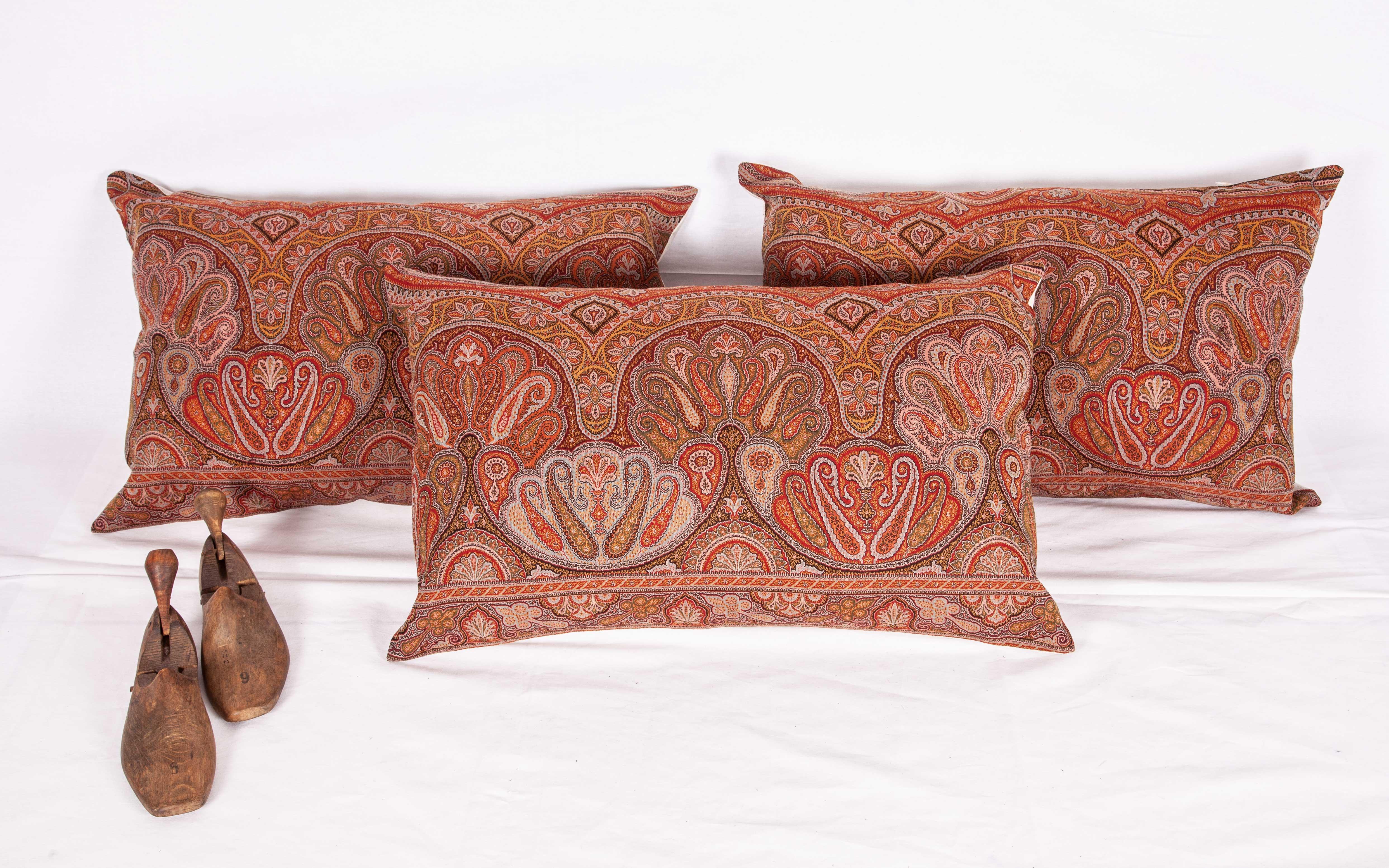 The pillow is made from an early 19th century paisley shawl. It does not come with an insert but it comes with a bag made to the size and out of cotton to accommodate the filling. The backing is made of linen. Please note: Filling is not provided.