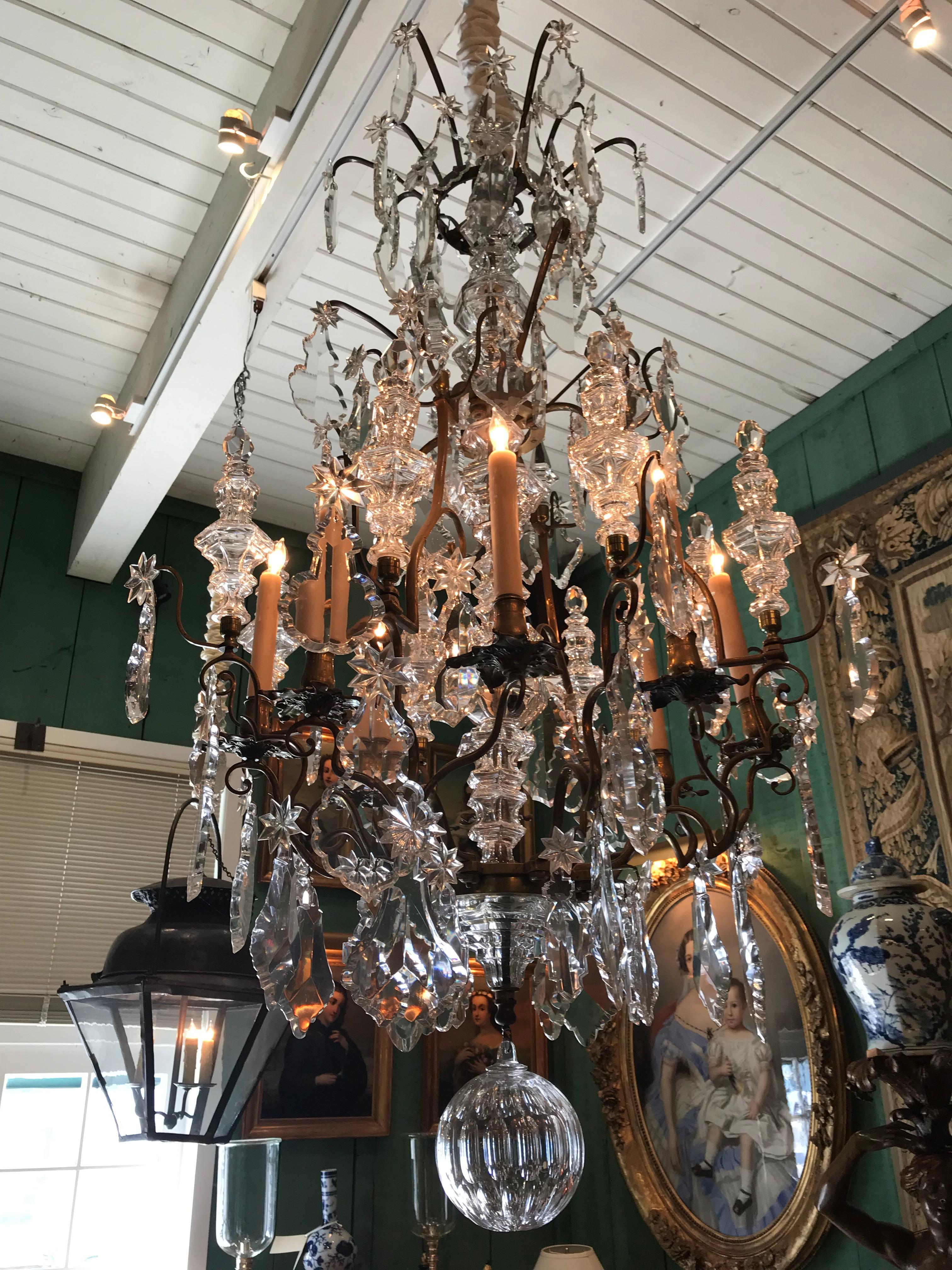 Grand lustre ancien lustre de salle à manger plafonnier à 8 lumières en cristal Baccarat en vente 2