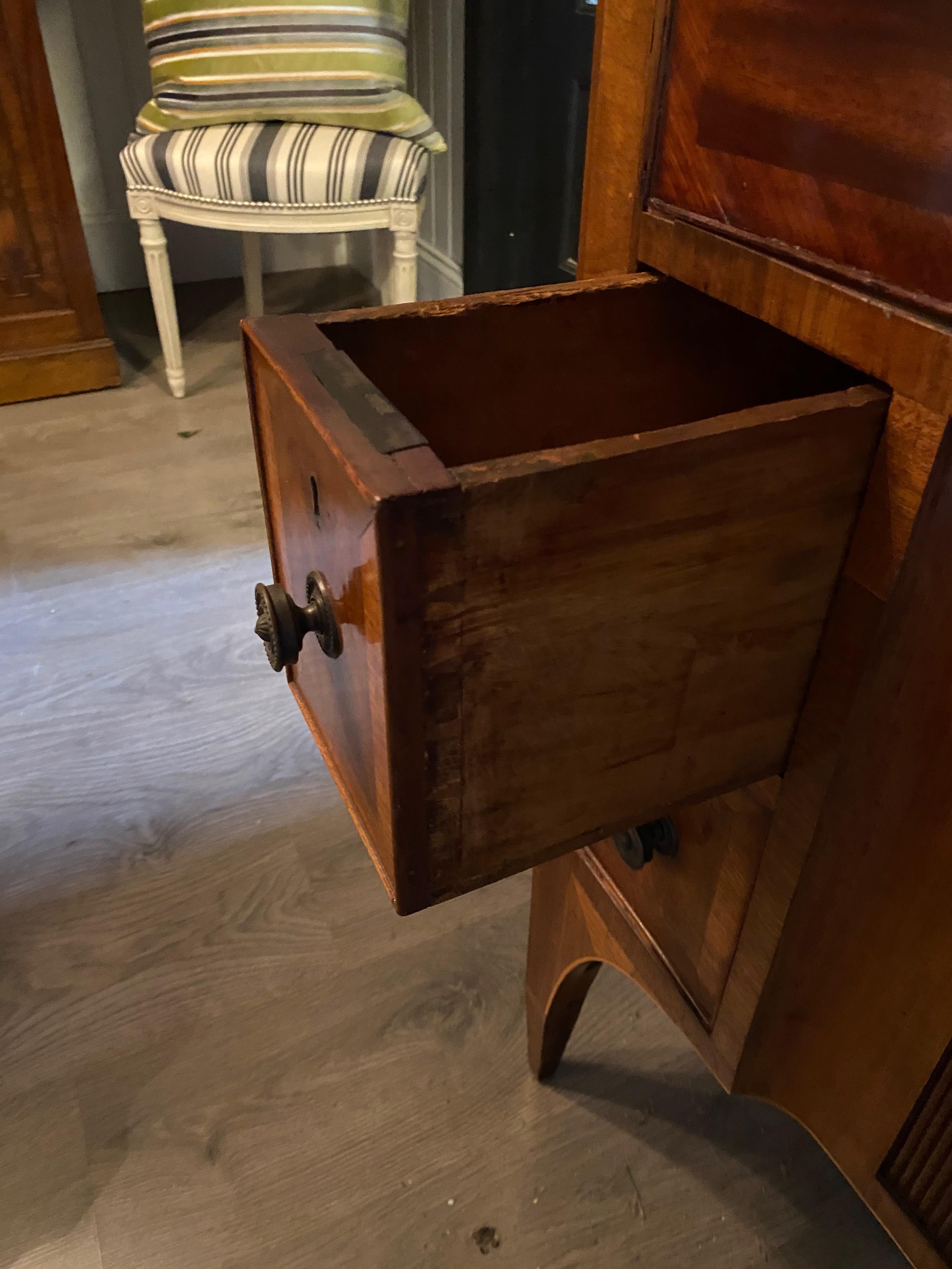 Schreibtisch aus dem frühen 19. Jahrhundert mit Fallfront im Angebot 4