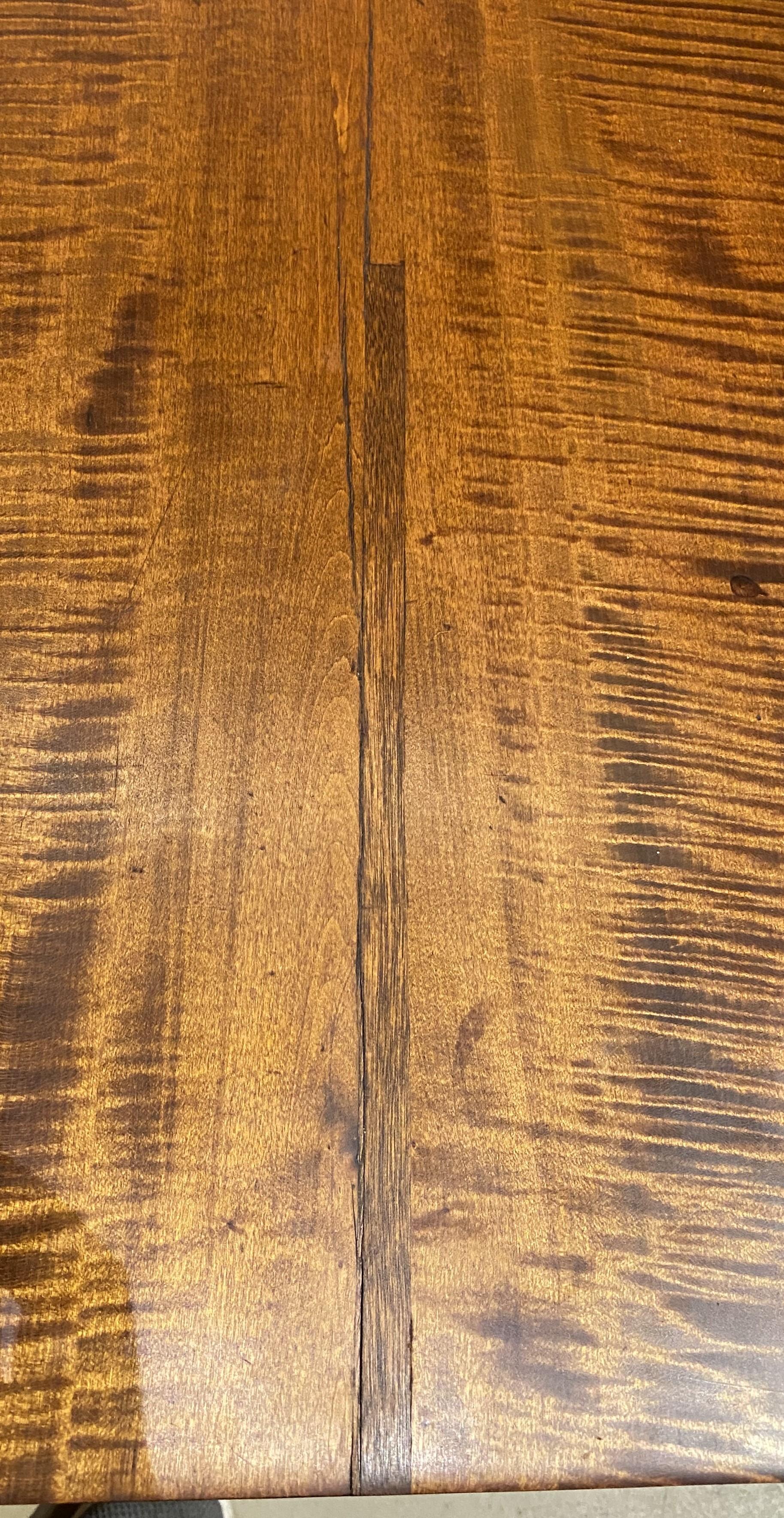 Early 19th Century Federal Bold Tiger Maple Drop Leaf Dining Table For Sale 4