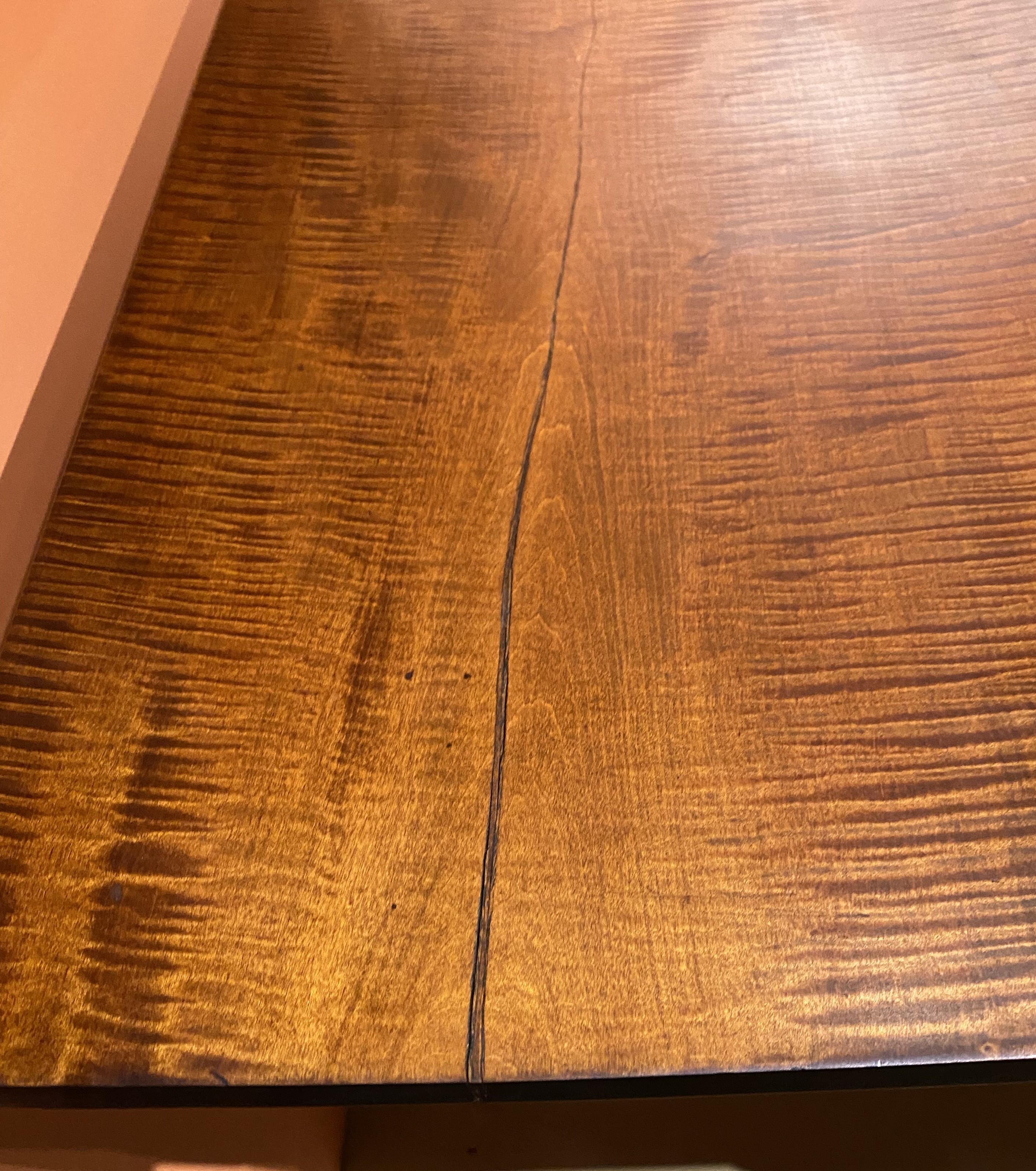 Early 19th Century Federal Bold Tiger Maple Drop Leaf Dining Table For Sale 5