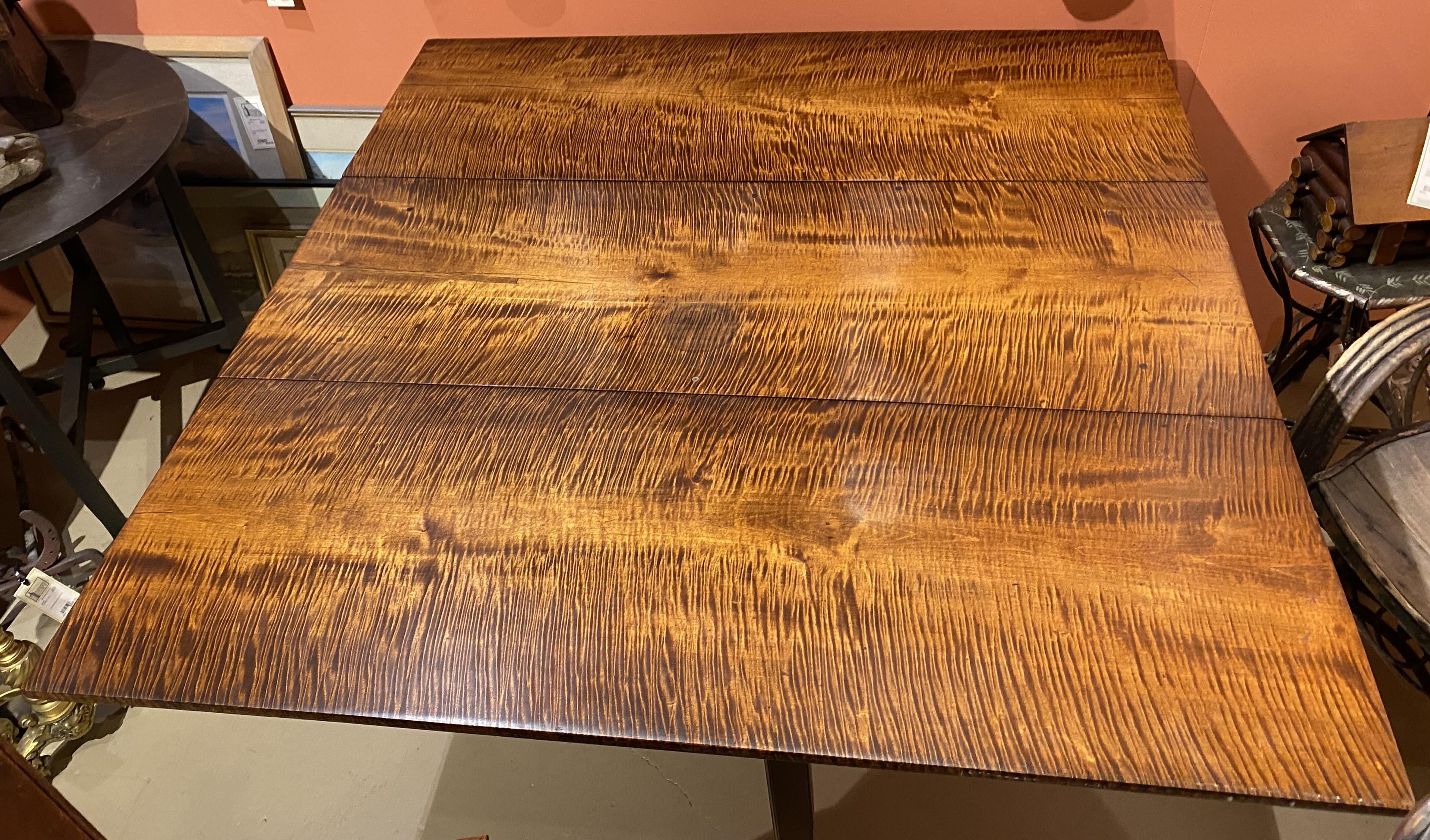Brass Early 19th Century Federal Bold Tiger Maple Drop Leaf Dining Table For Sale
