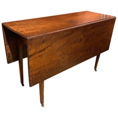 Early 19th Century Federal Bold Tiger Maple Drop Leaf Dining Table
