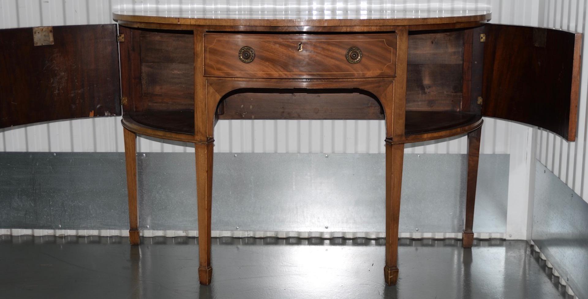 Early 19th Century Federal Bow Front Sideboard 1