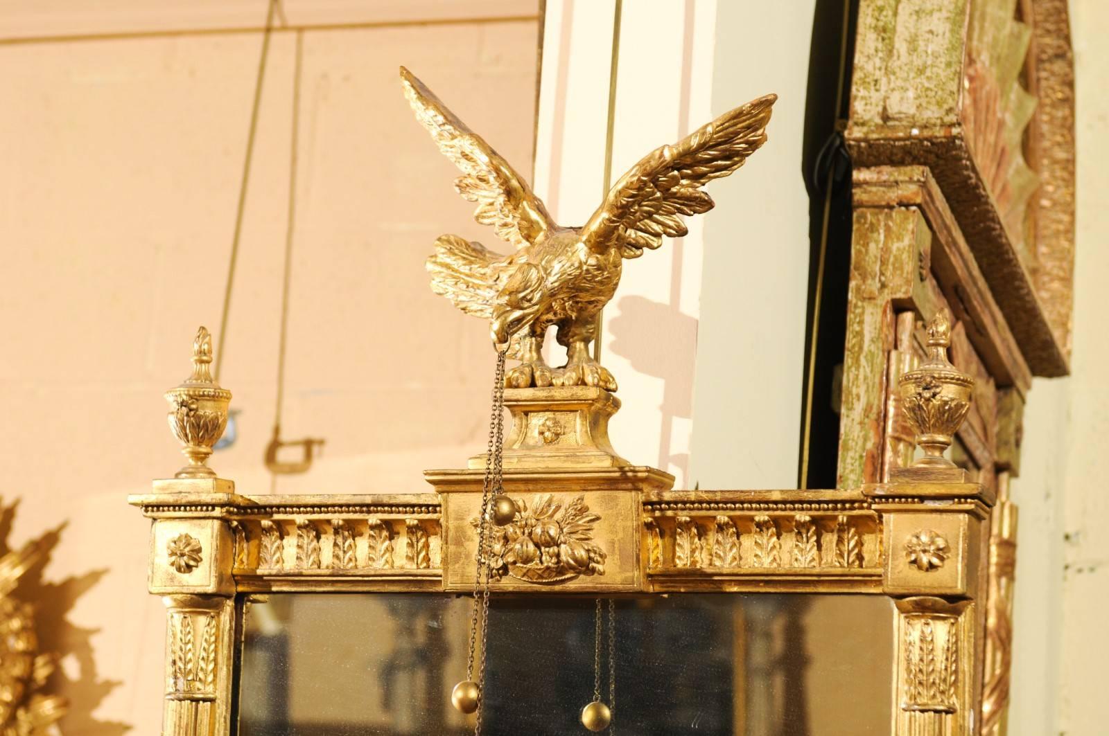 Early 19th Century Federal Giltwood Mirror with Eagle Crest In Good Condition In Atlanta, GA