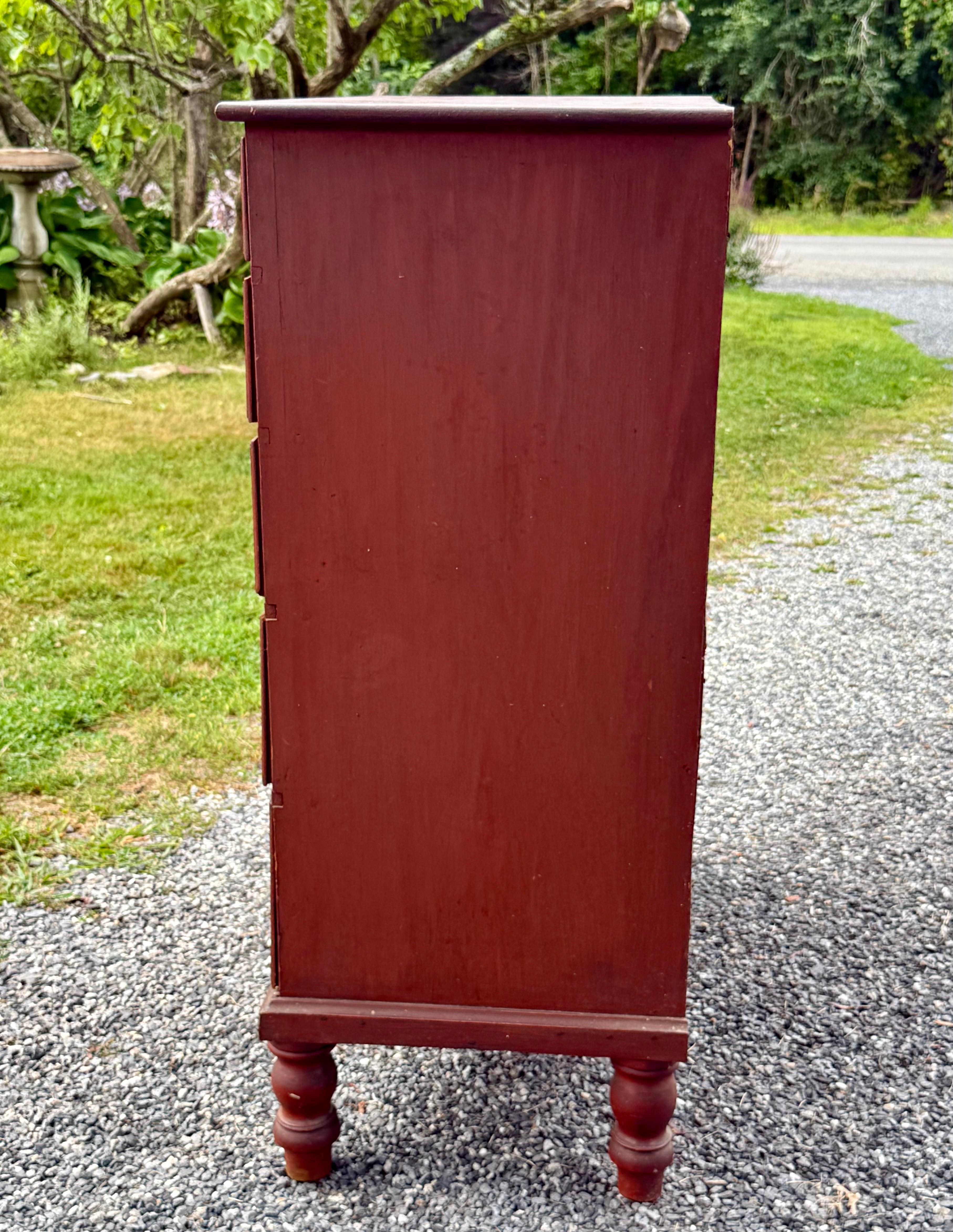 Early 19th Century Federal Period American Red Painted Chest of Drawers For Sale 2