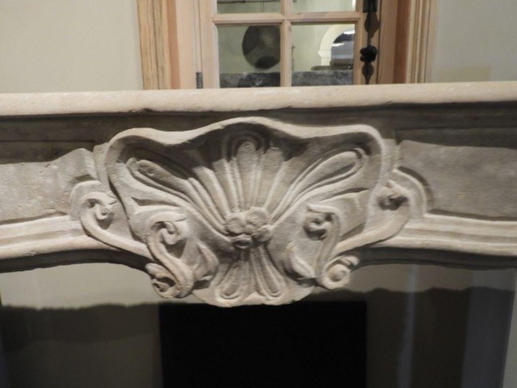 French fireplace mantel, in Burgundy stone, dating from the beginning of the 19th century.
Inside dimensions : 134cm wide and 94cm high