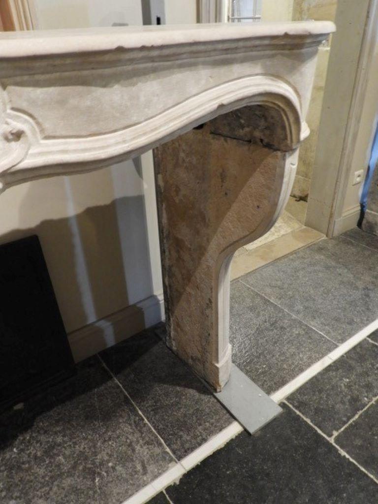 Carved Early 19th Century Fireplace Mantel in Burgundian Stone For Sale