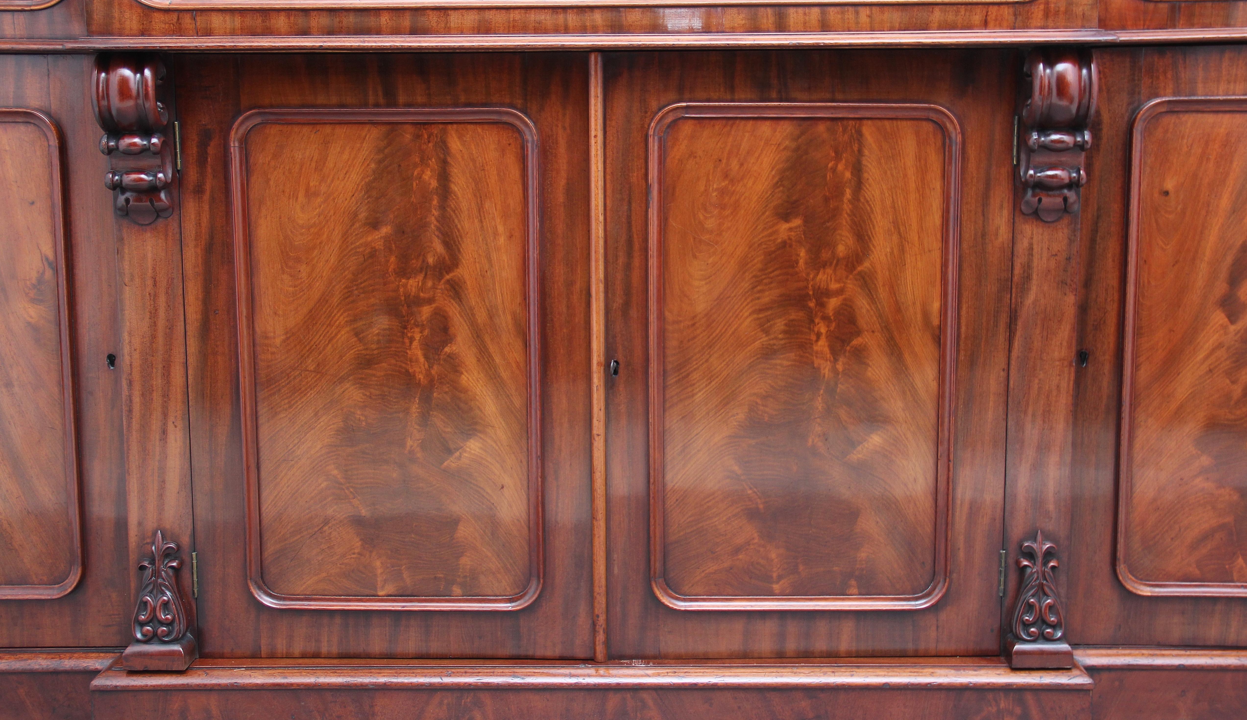 Early 19th Century Flame Mahogany Breakfront Bookcase In Good Condition In Martlesham, GB