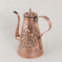 Early 19th Century Flemish Copper Repoussé Coffee Pot with Lid and Fleur de Lys