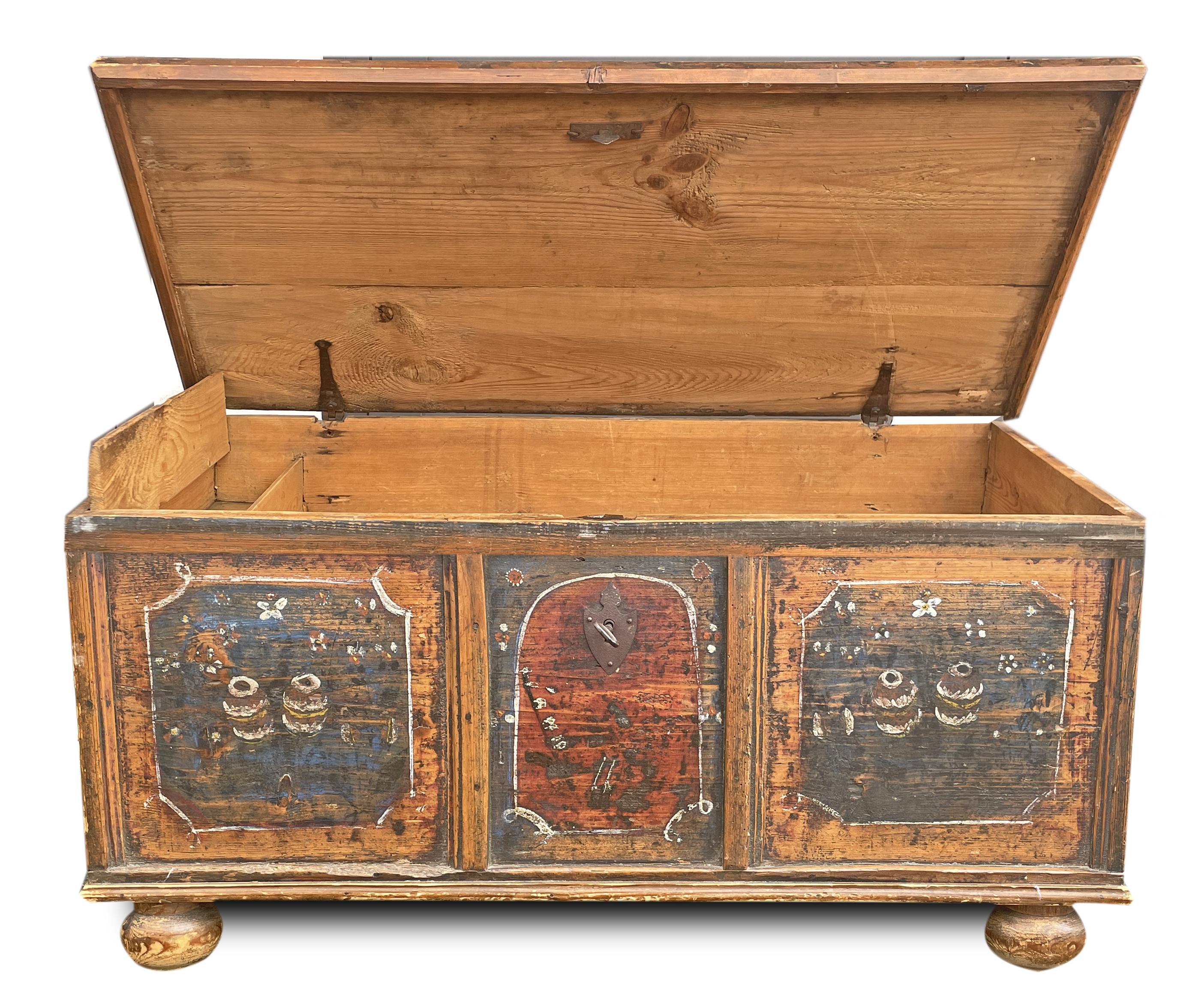 Early 19th Century Floral Painted Blanket Chest In Good Condition In Albignasego, IT