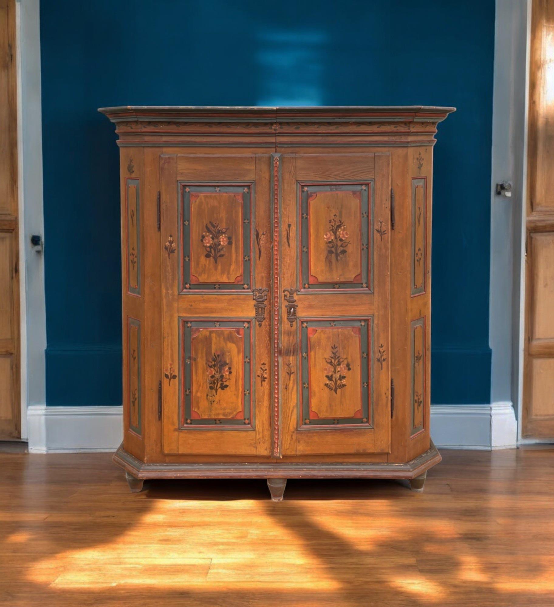 Early 19th Century Floral Painted Cupboard Wardrobe For Sale 3