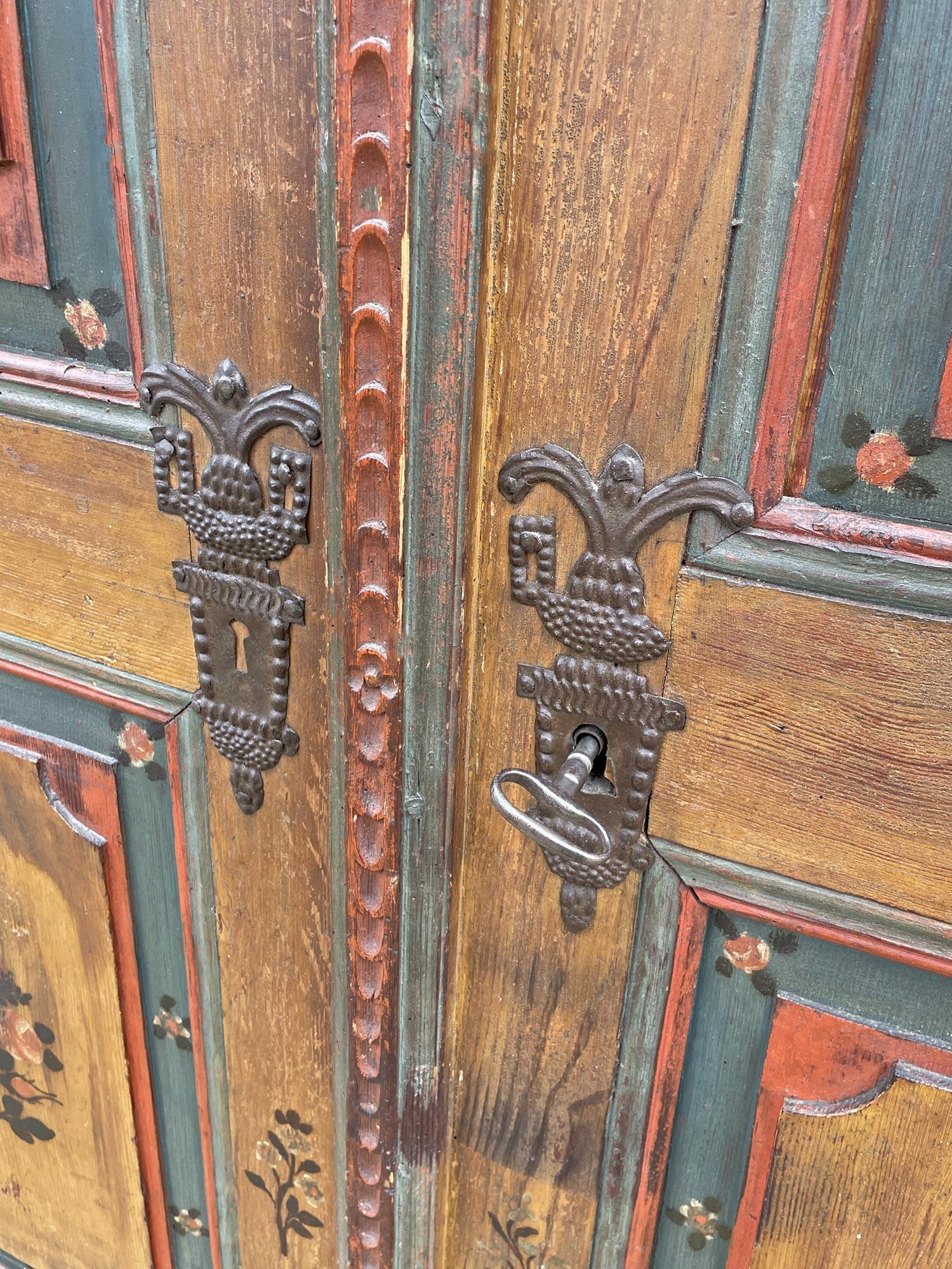 Early 19th Century Floral Painted Cupboard Wardrobe For Sale 9