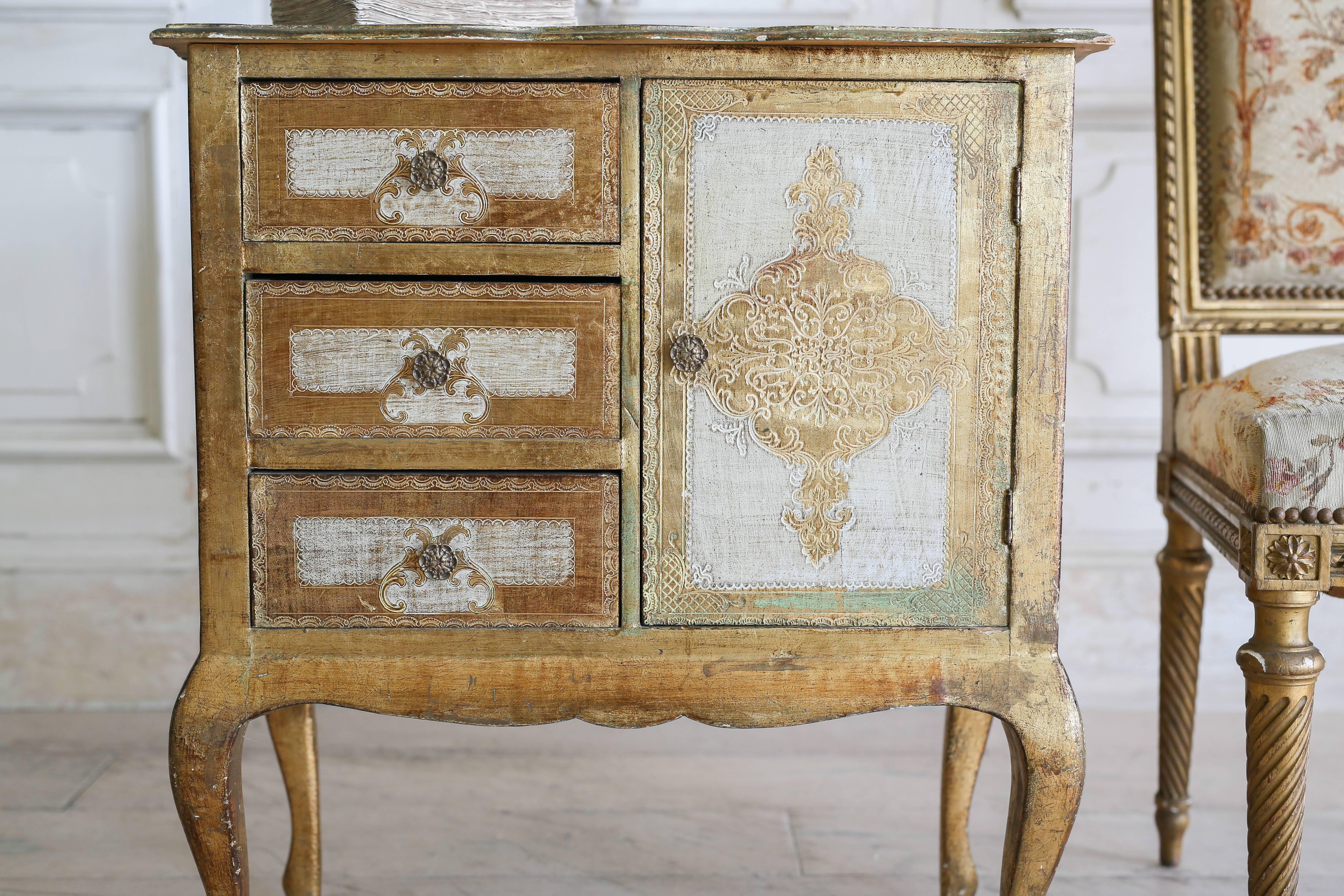 Early 19th Century Florentine Nightstand In Good Condition For Sale In Los Angeles, CA