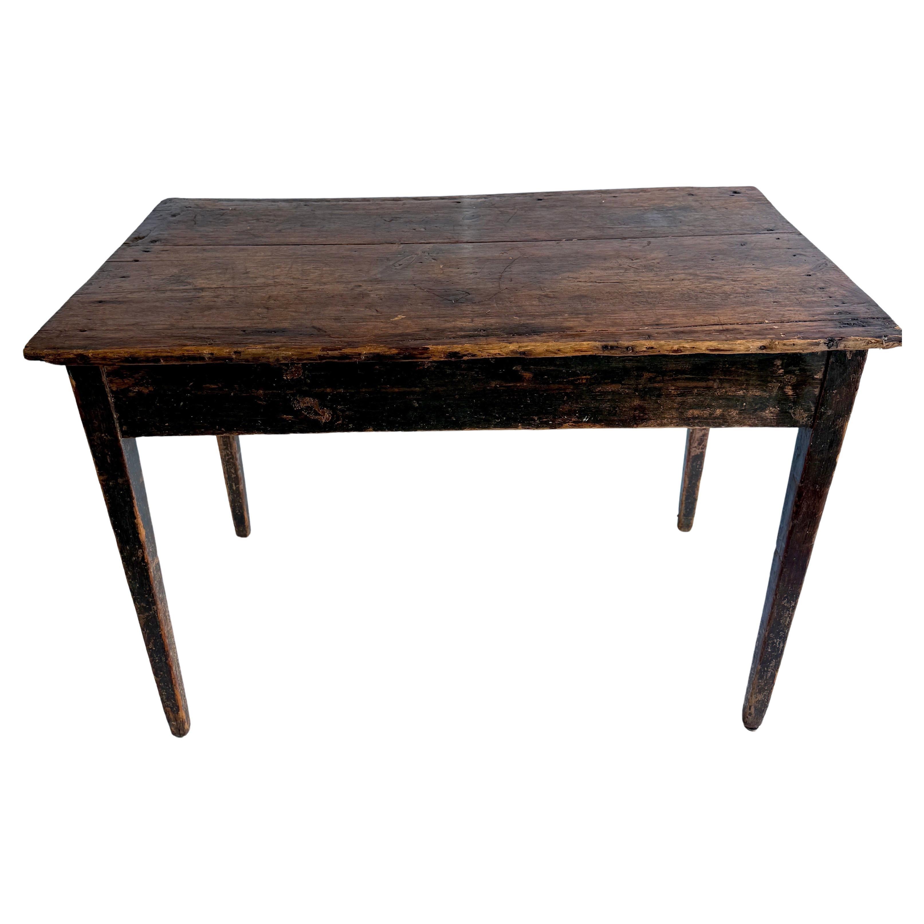 Early 19th Century Folk Art Side Table or Desk, Scandinavia In Good Condition For Sale In Haddonfield, NJ