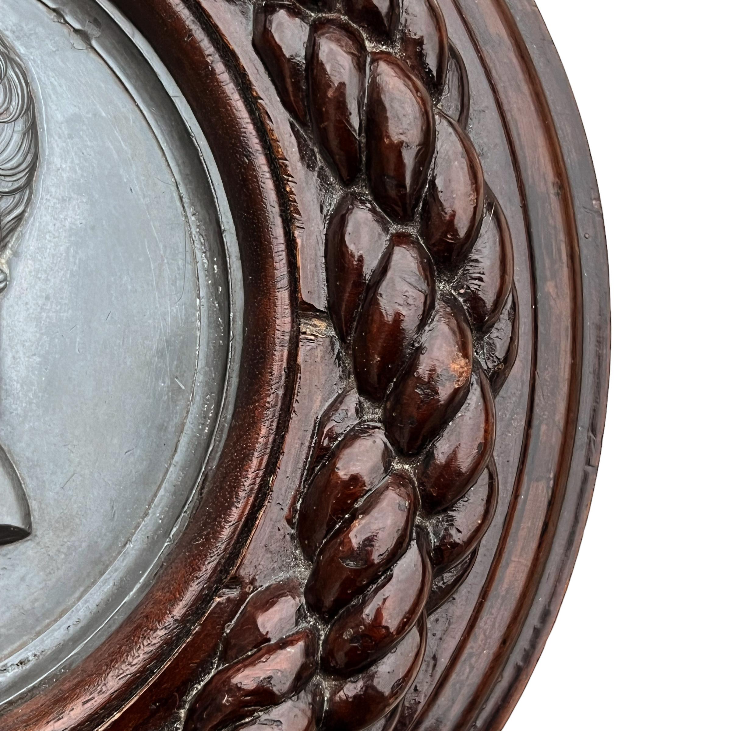 Médaillon Napoléon encadré du début du XIXe siècle par Bertrand Andrieu en vente 6