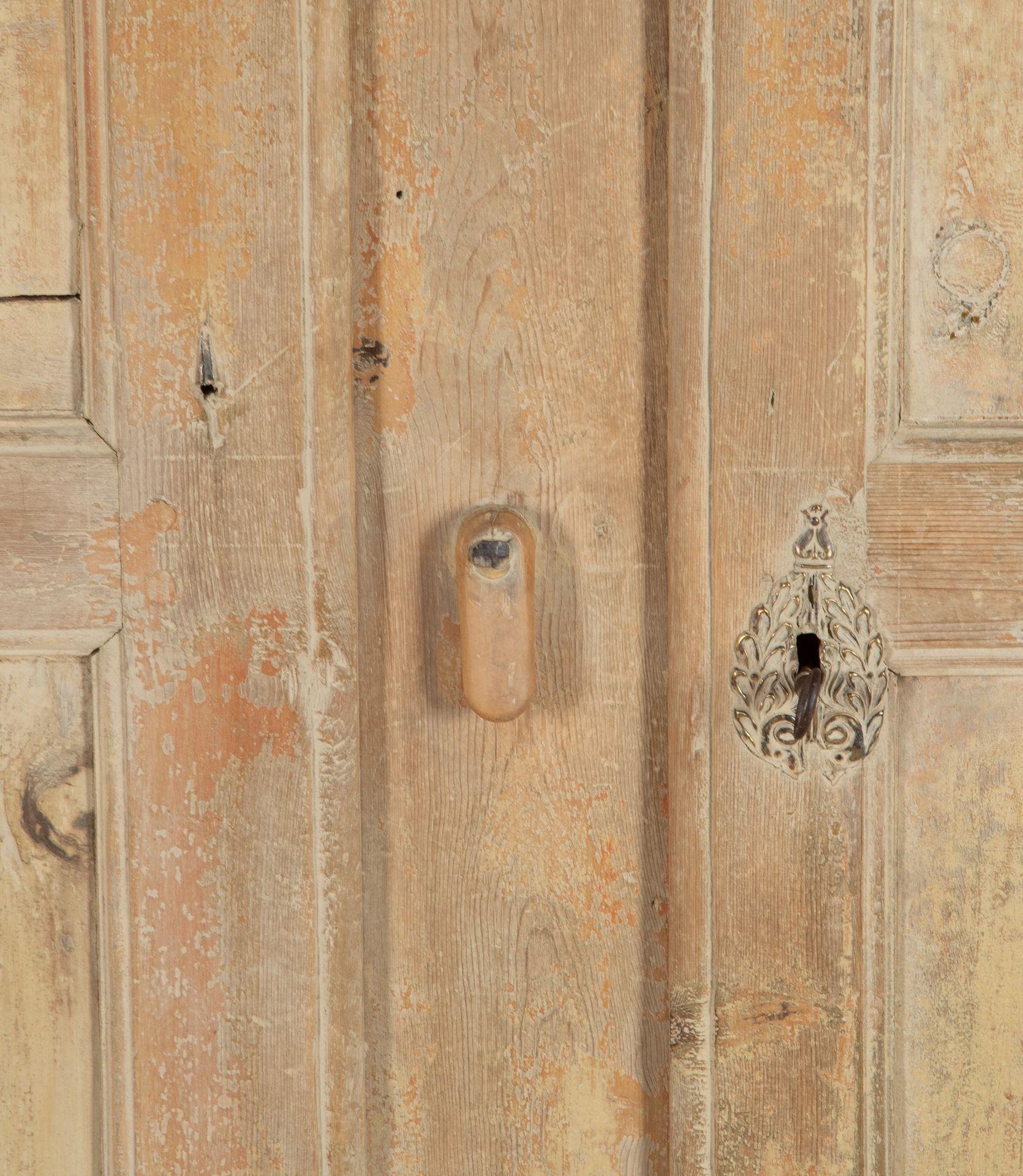 Early 19th Century French Armoire For Sale 7