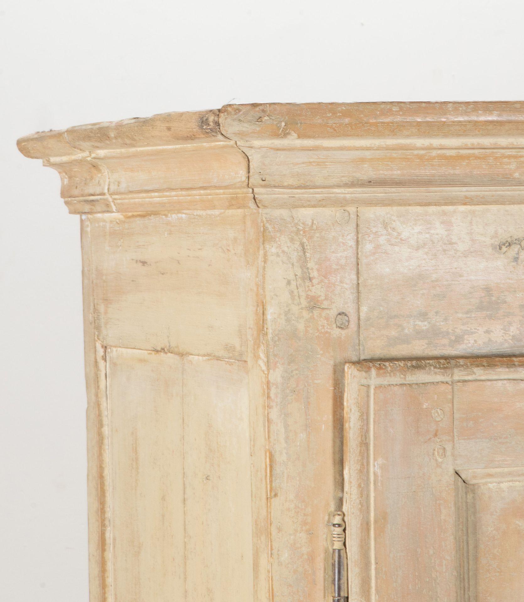 Early 19th Century French Armoire For Sale 2