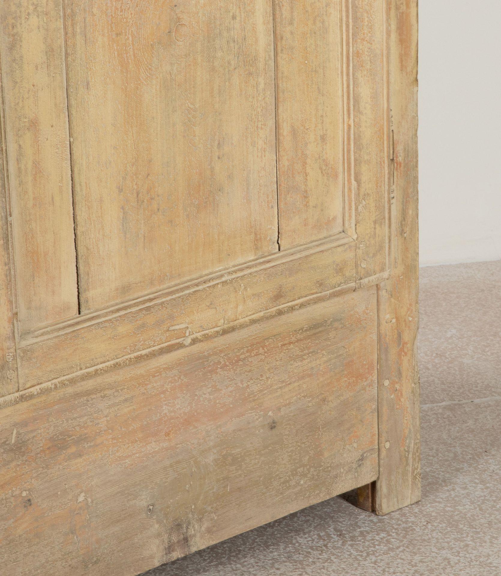 Early 19th Century French Armoire For Sale 3