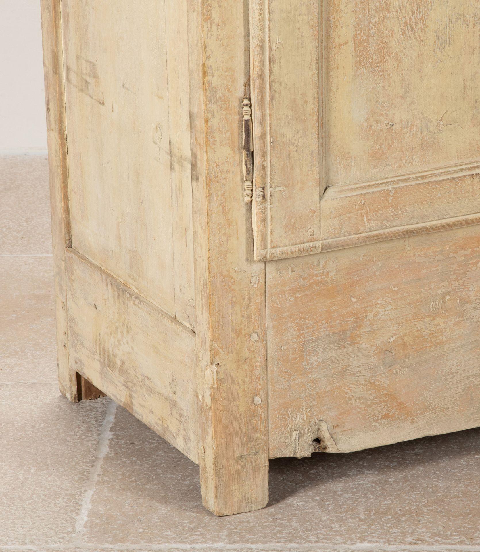 Early 19th Century French Armoire For Sale 4