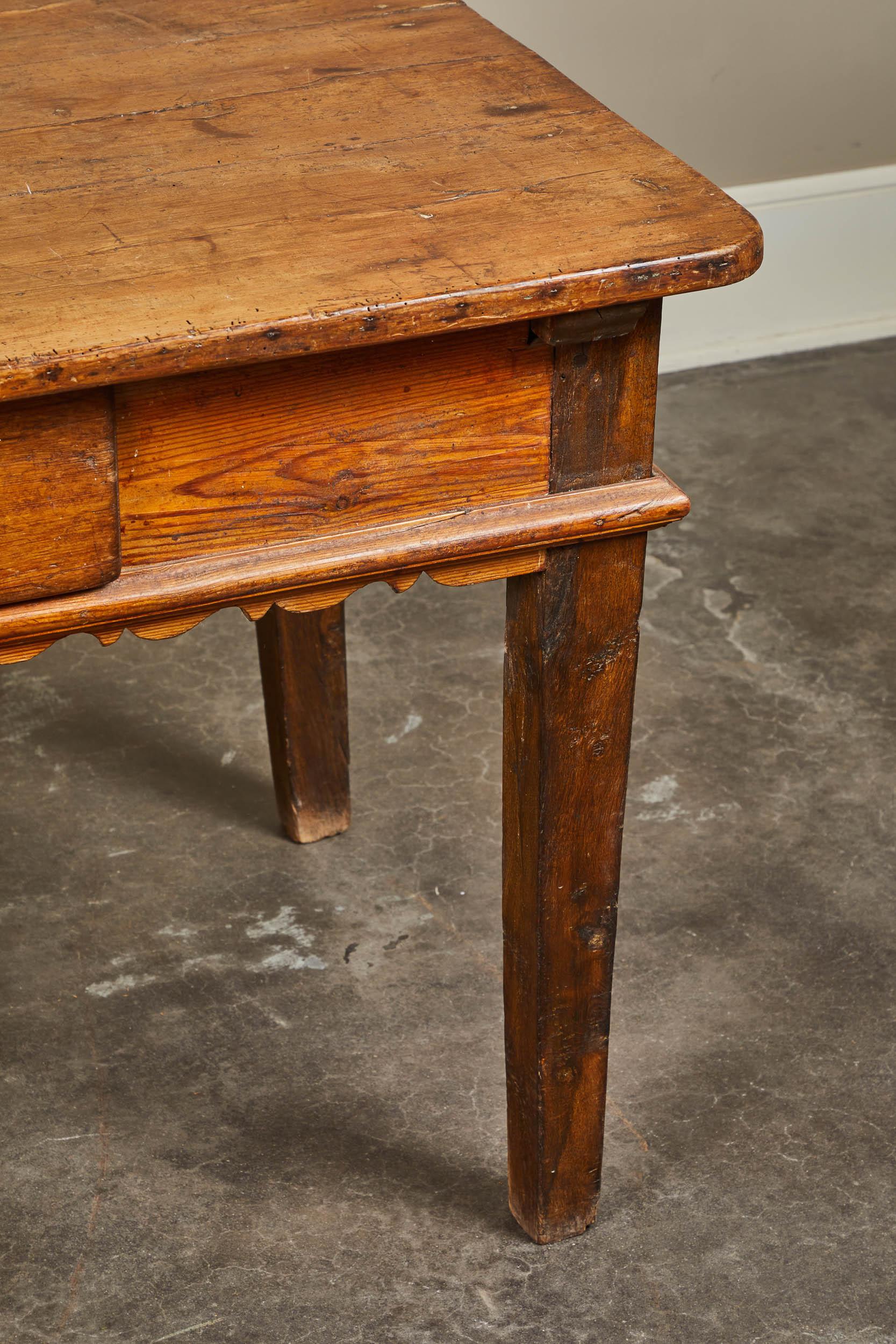 Early 19th Century French Baroque Pine and Oak Table In Good Condition In Pasadena, CA