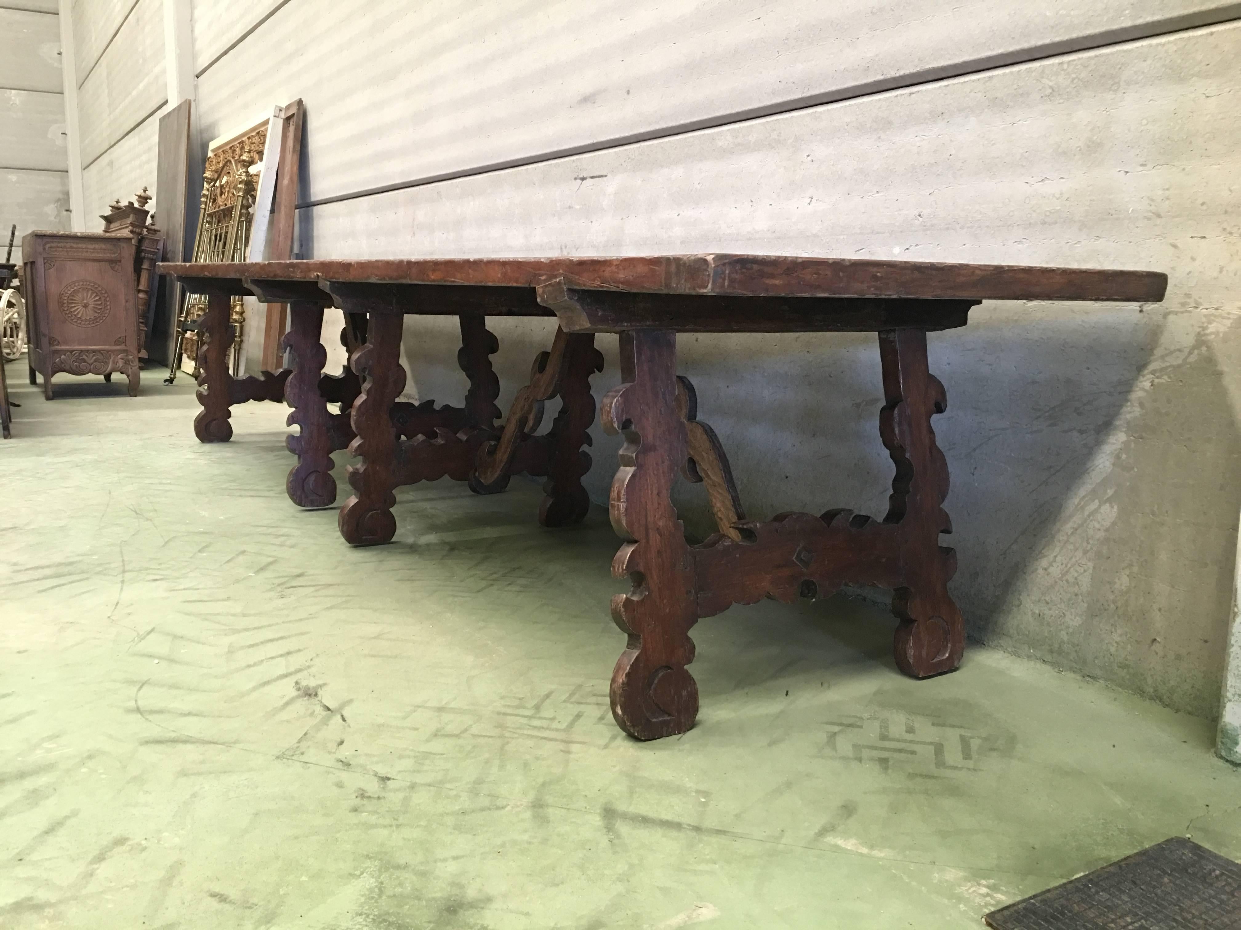 Early 19th Century French Baroque Style Walnut Trestle Dining Farm Table 163´ In Excellent Condition In Miami, FL