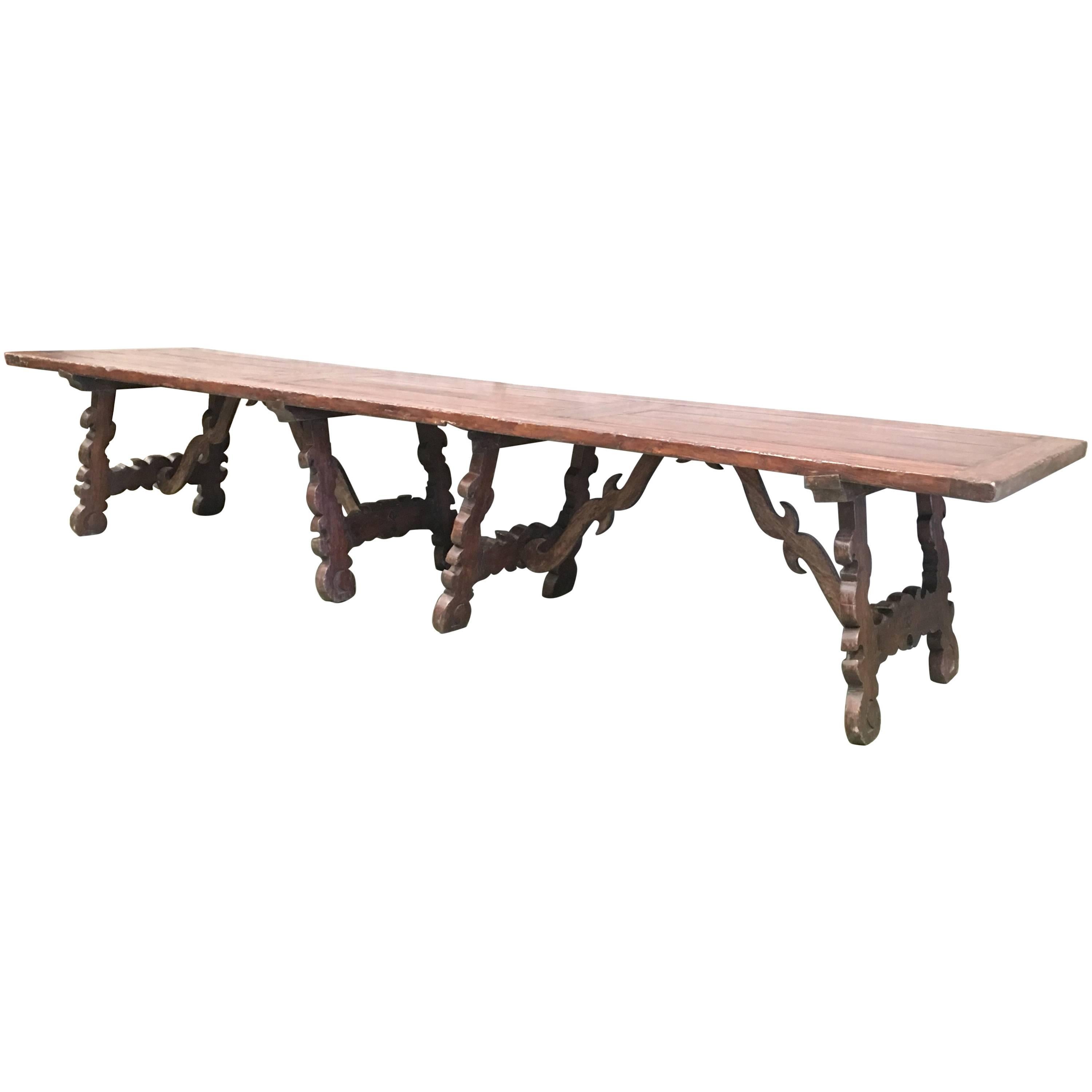 Early 19th Century French Baroque Style Walnut Trestle Dining Farm Table 163´