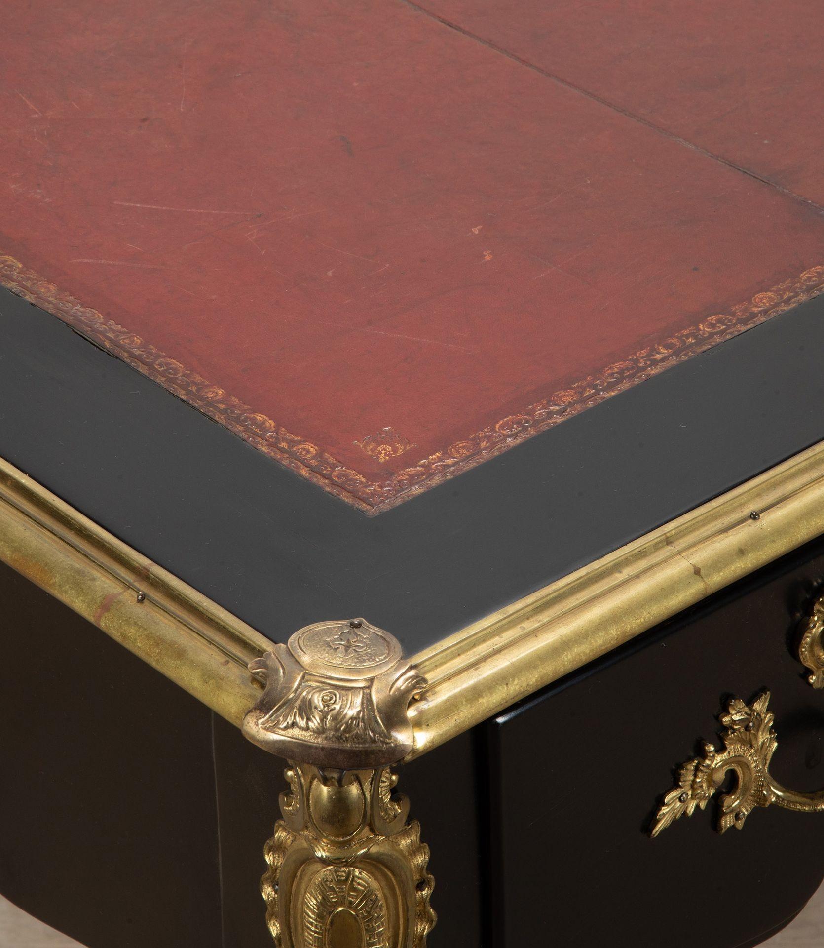 Bureau Plat francese laccato nero dell'inizio del XIX secolo in vendita 4