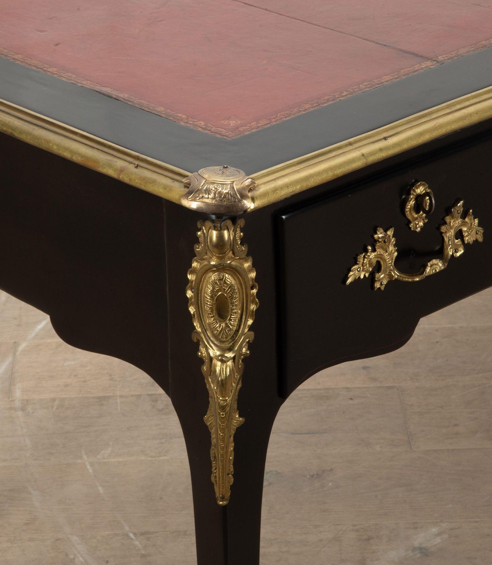 Bureau Plat francese laccato nero dell'inizio del XIX secolo in vendita 5