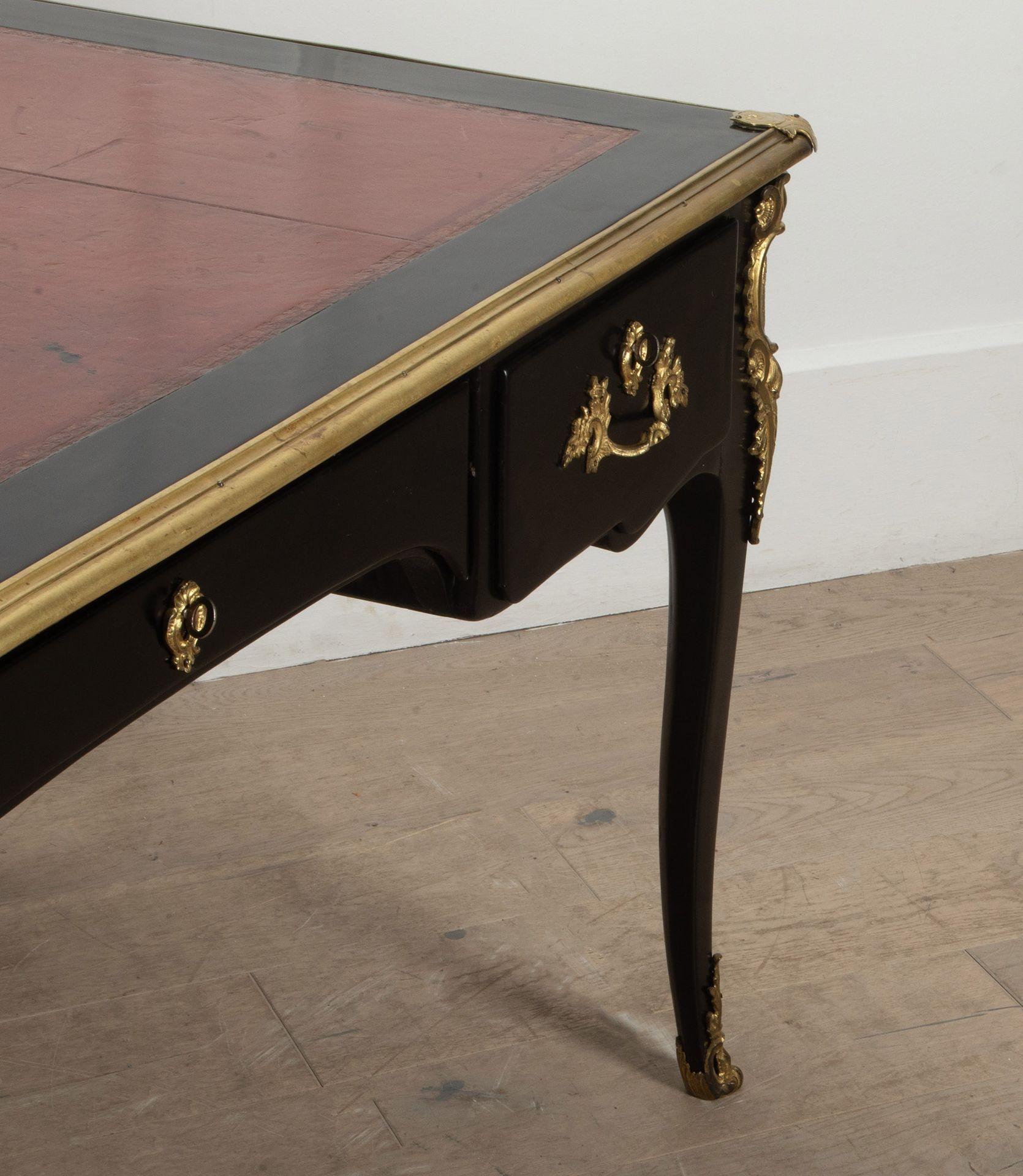 Francese Bureau Plat francese laccato nero dell'inizio del XIX secolo in vendita