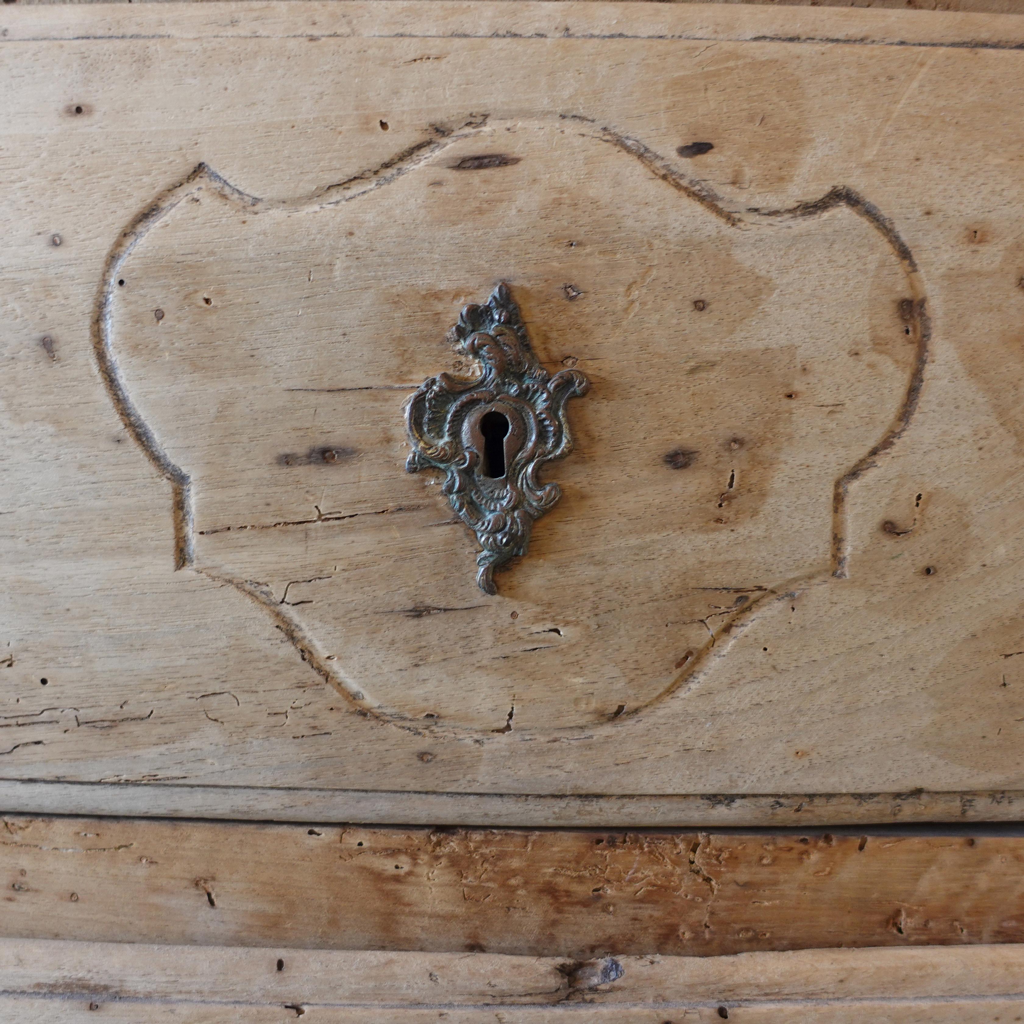 Brass Early 19th century French Bleached Fruitwood European Serpentine Chest For Sale