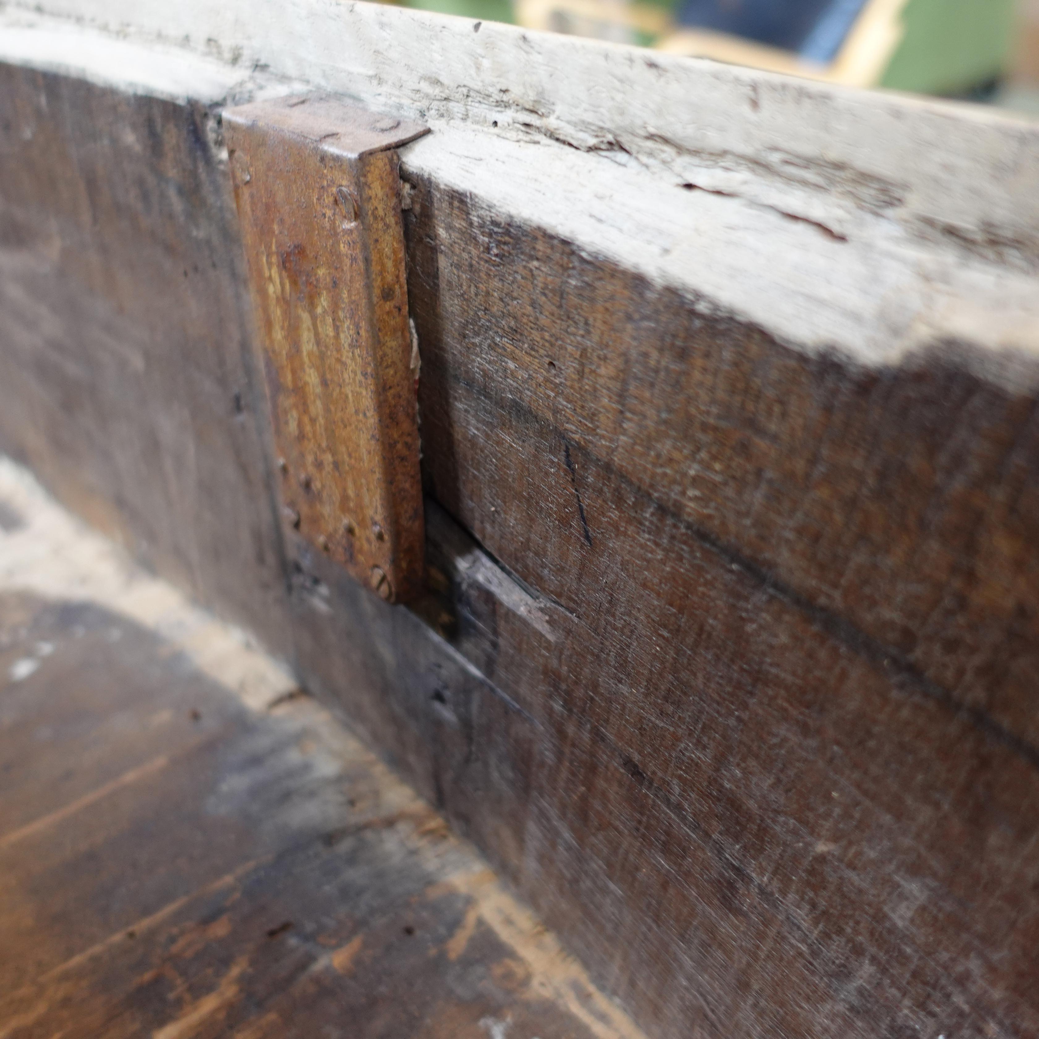 Early 19th century French Bleached Fruitwood European Serpentine Chest For Sale 2