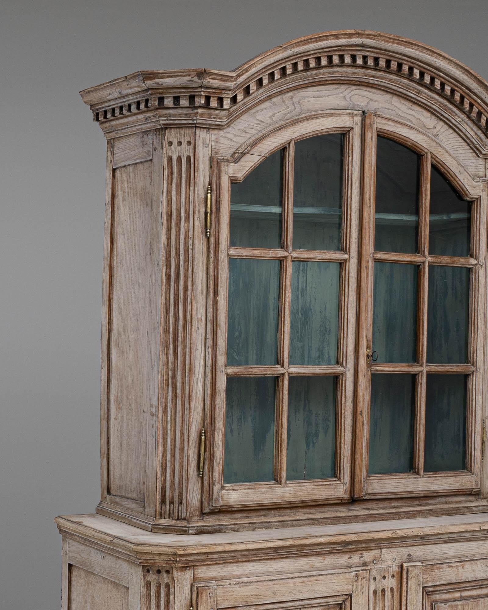 Early 19th Century French Bleached Oak Vitrine For Sale 5